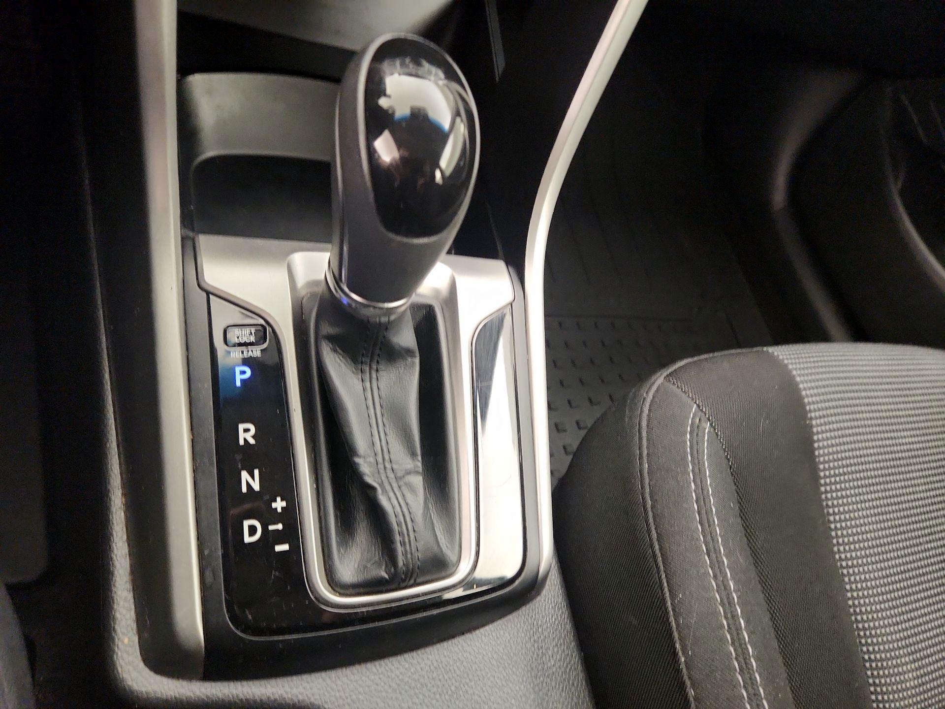 Thumbnail: 2015 Hyundai Elantra - 16