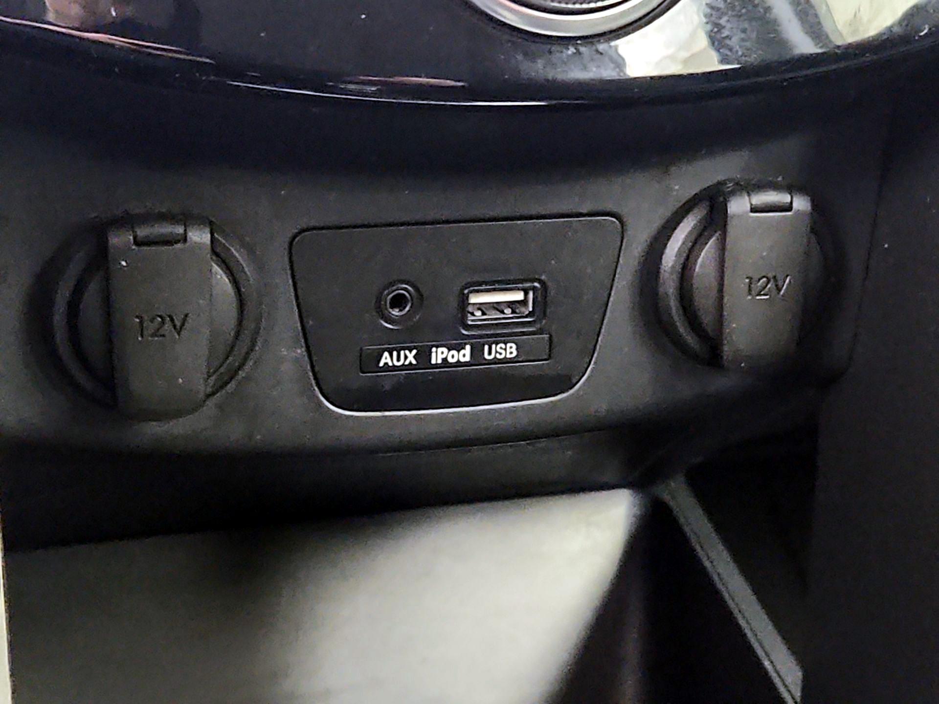 Thumbnail: 2015 Hyundai Elantra - 17