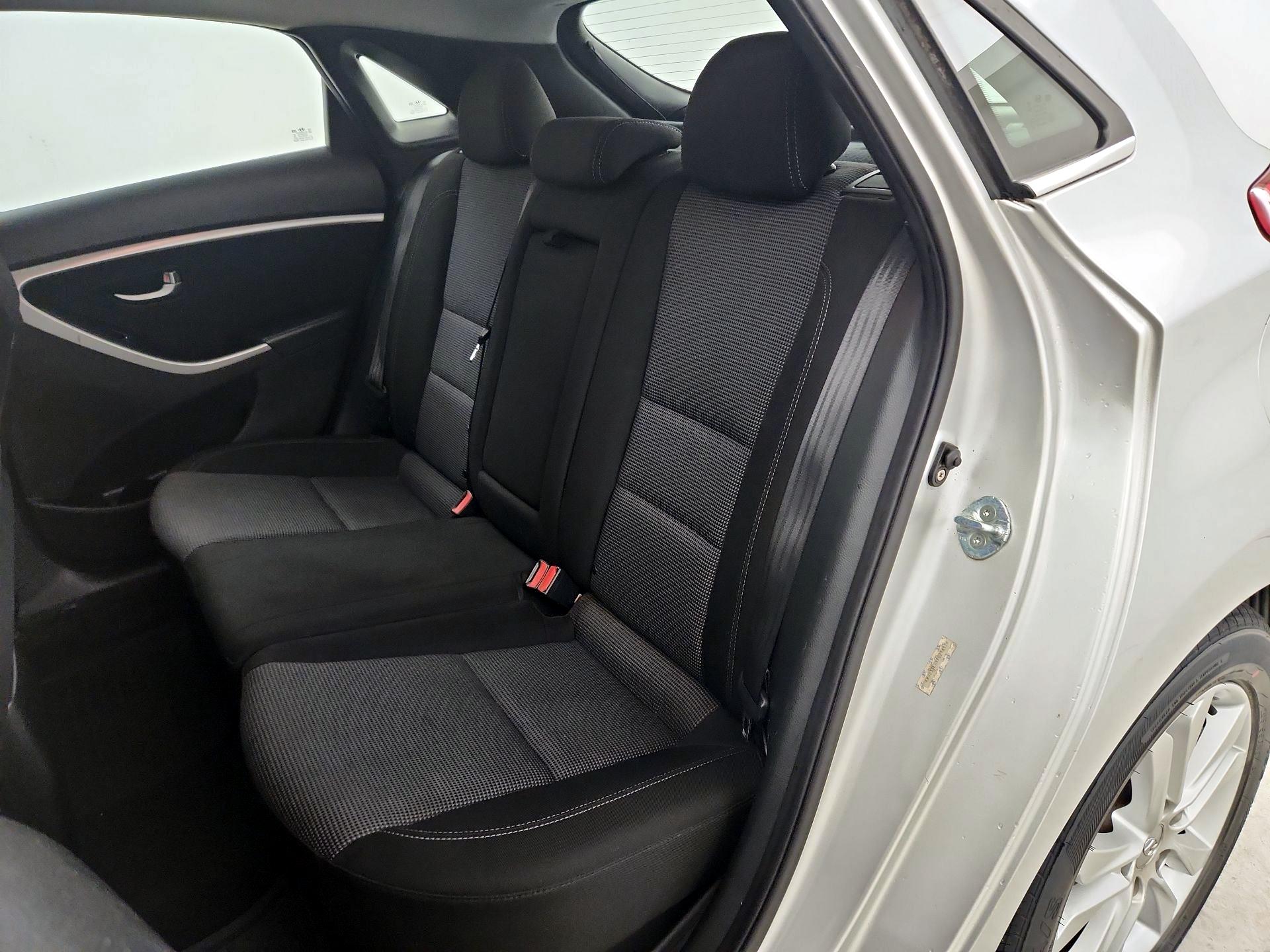 Thumbnail: 2015 Hyundai Elantra - 18