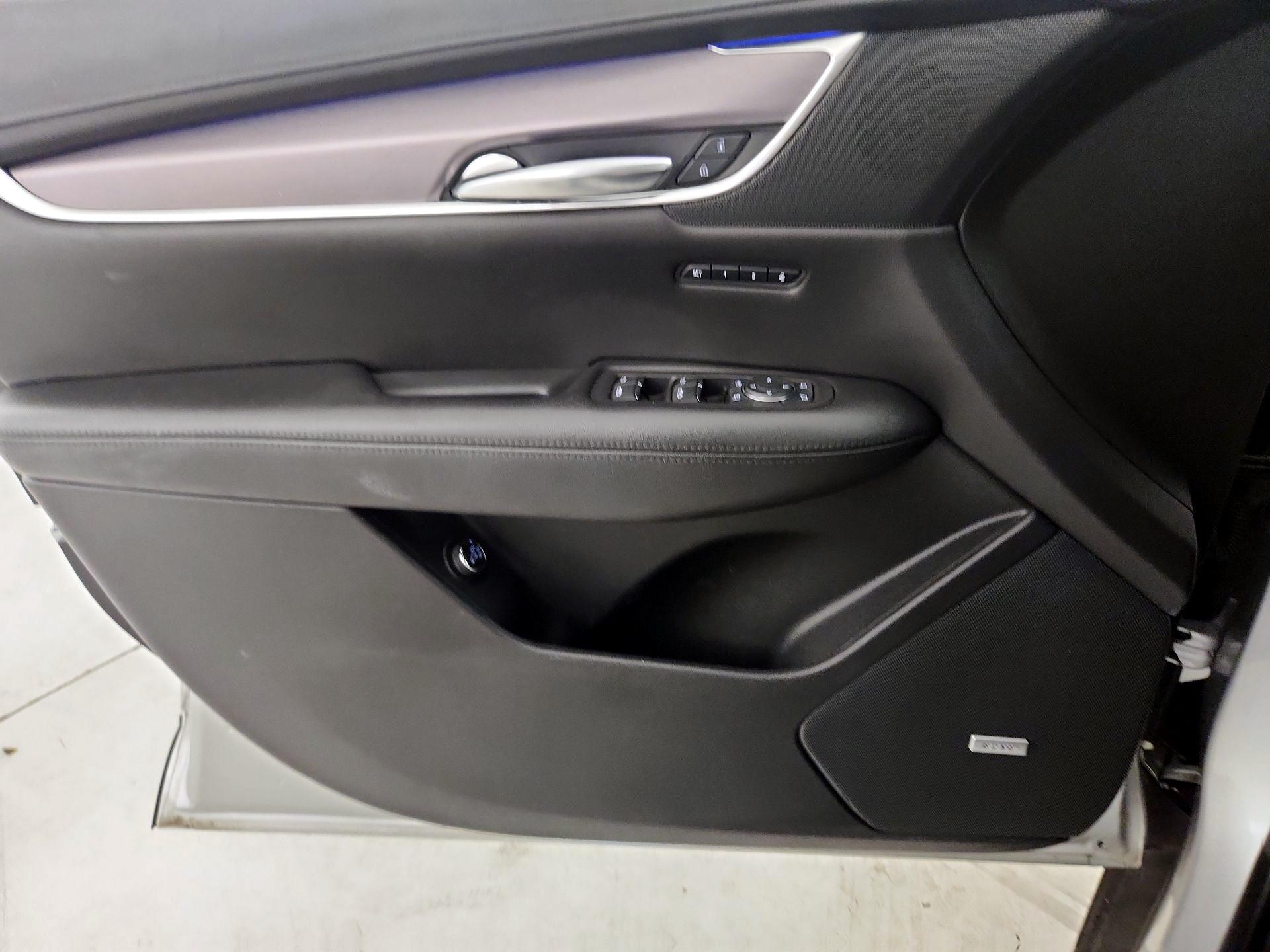 Thumbnail: 2019 Cadillac XT5 - 12