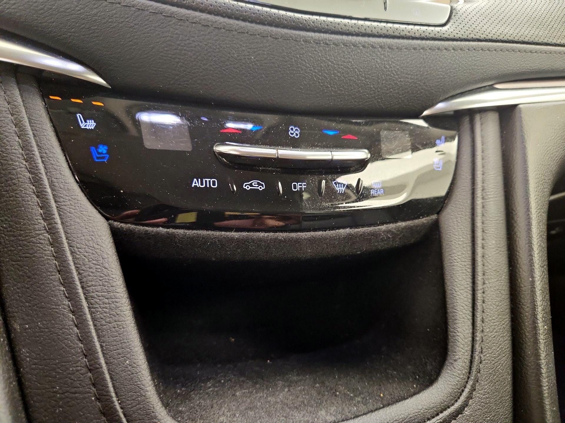 Thumbnail: 2019 Cadillac XT5 - 17