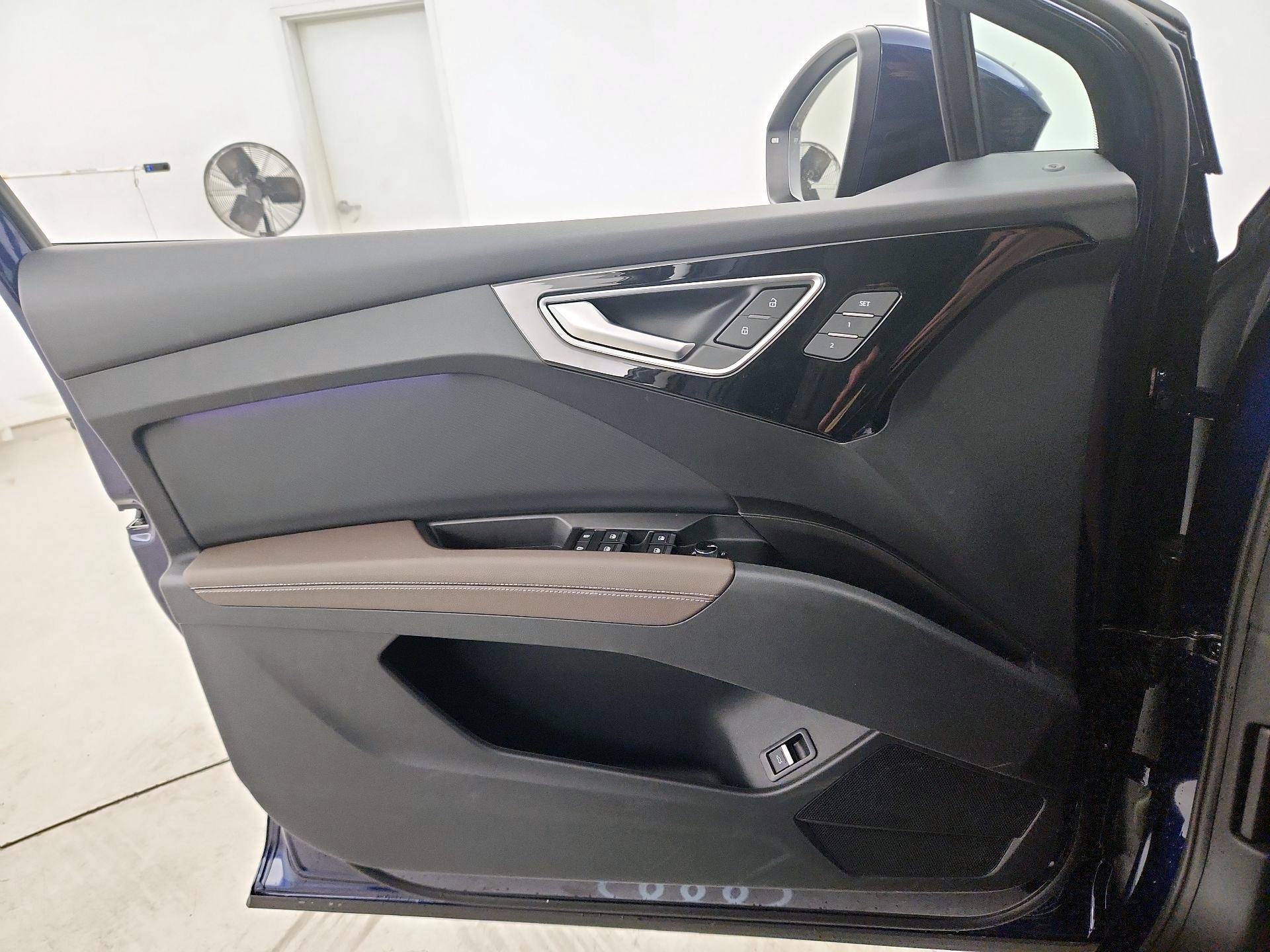 Thumbnail: 2025 Audi Q4 e-tron - 12