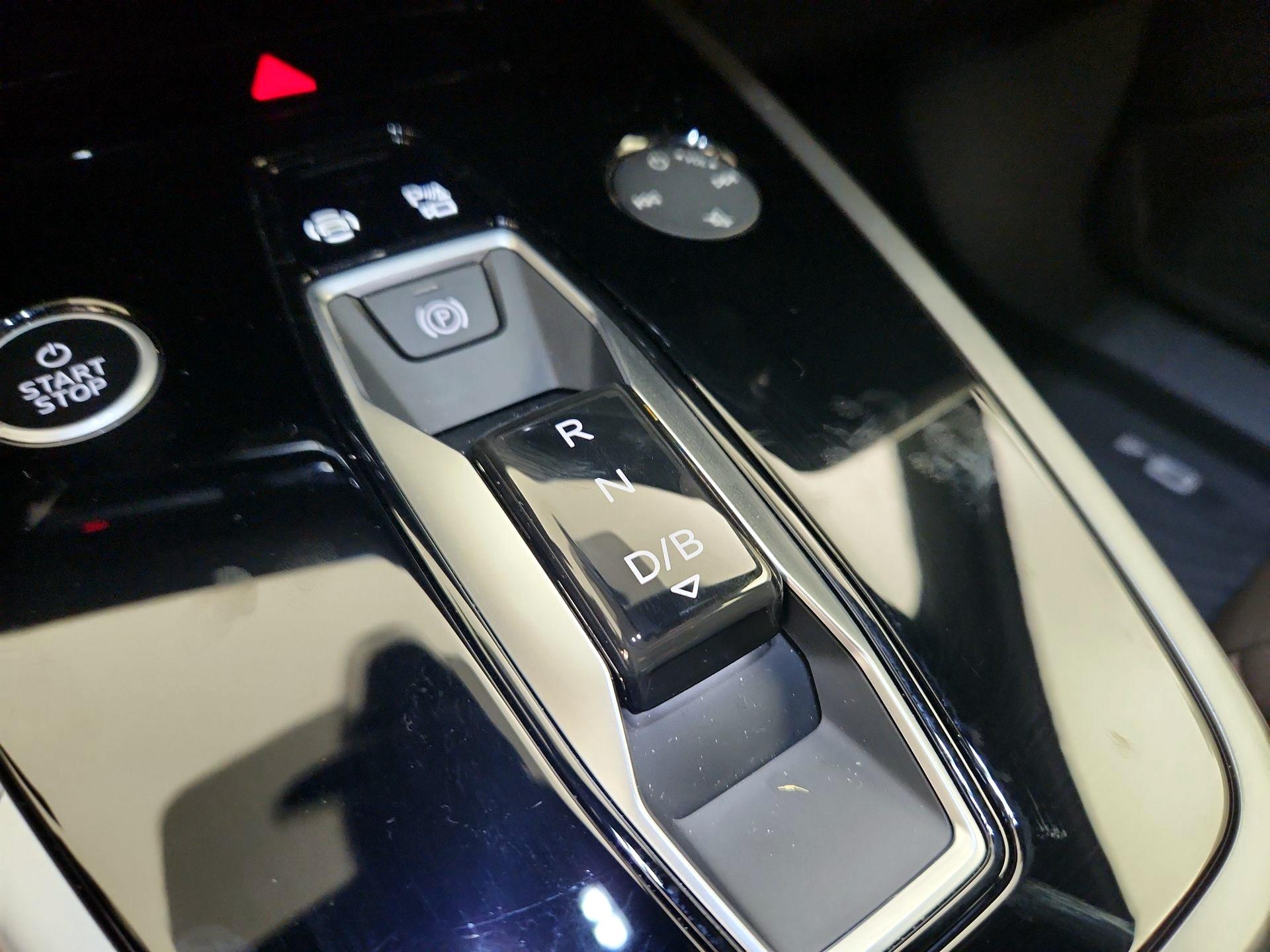 Thumbnail: 2025 Audi Q4 e-tron - 18