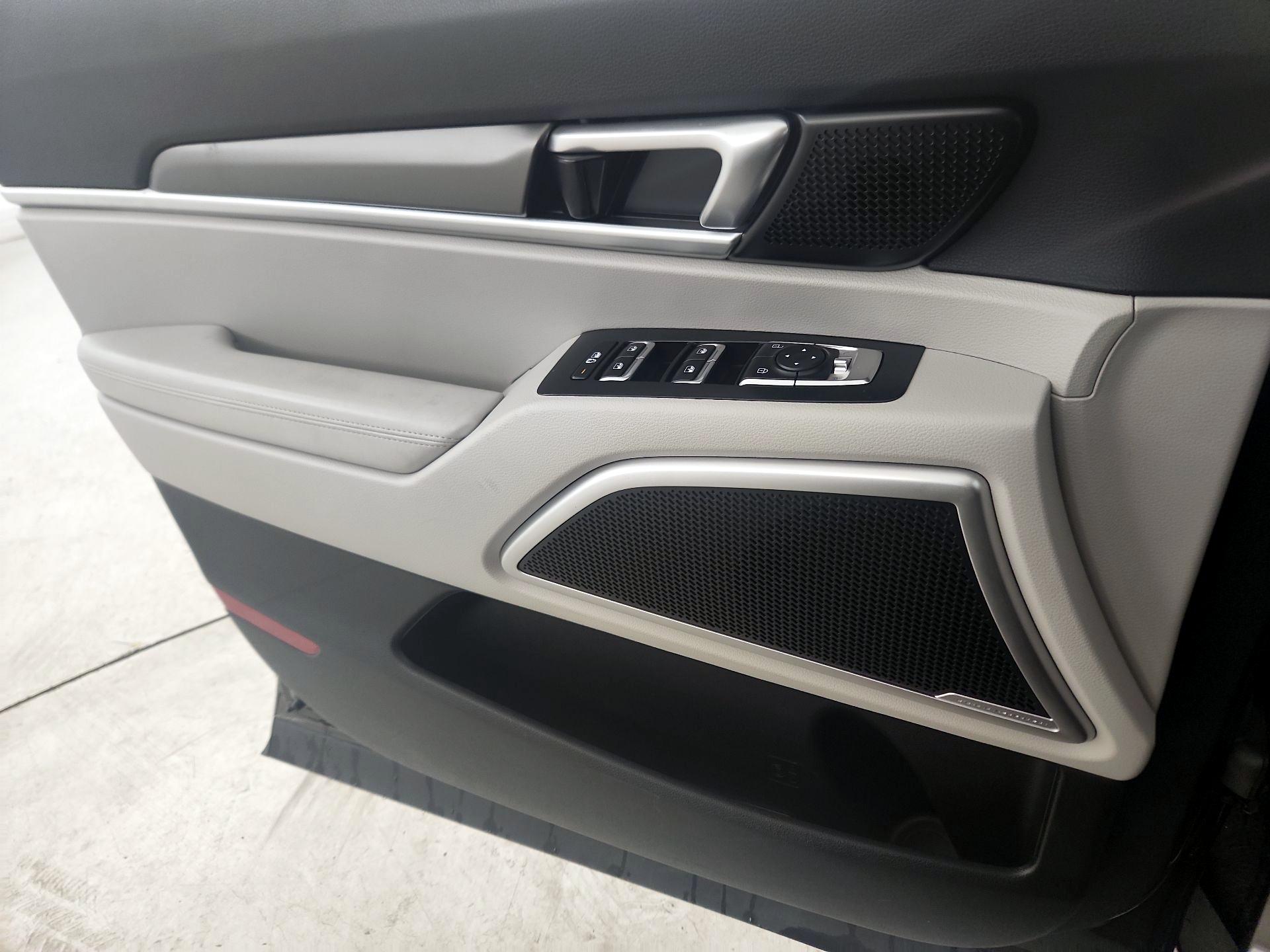 Thumbnail: 2020 Kia Telluride - 12