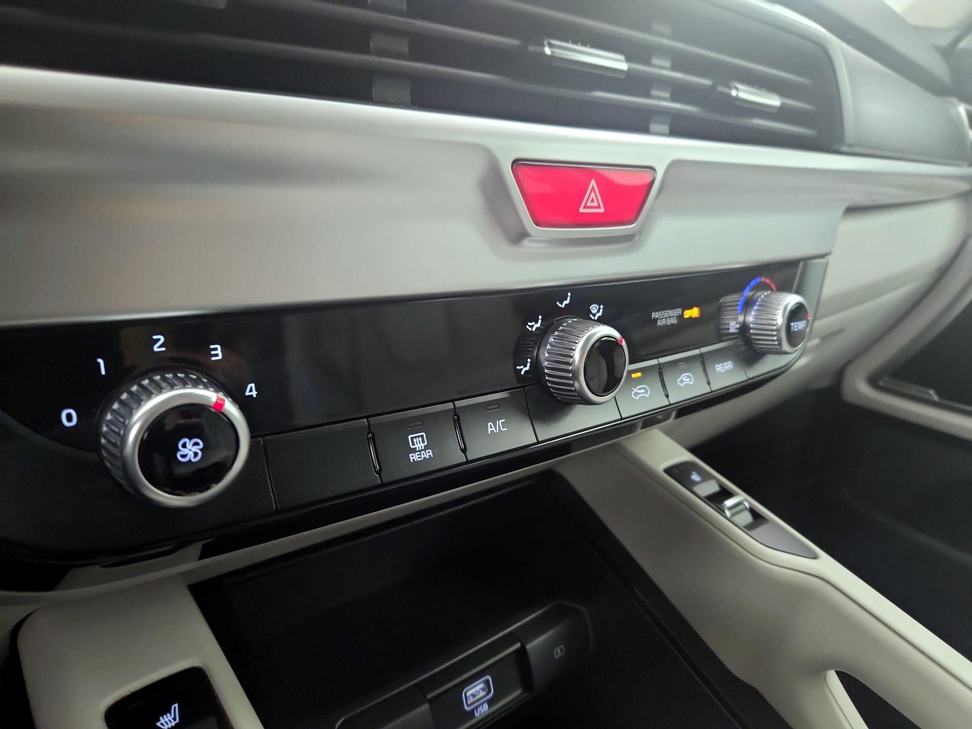 Thumbnail: 2020 Kia Telluride - 16