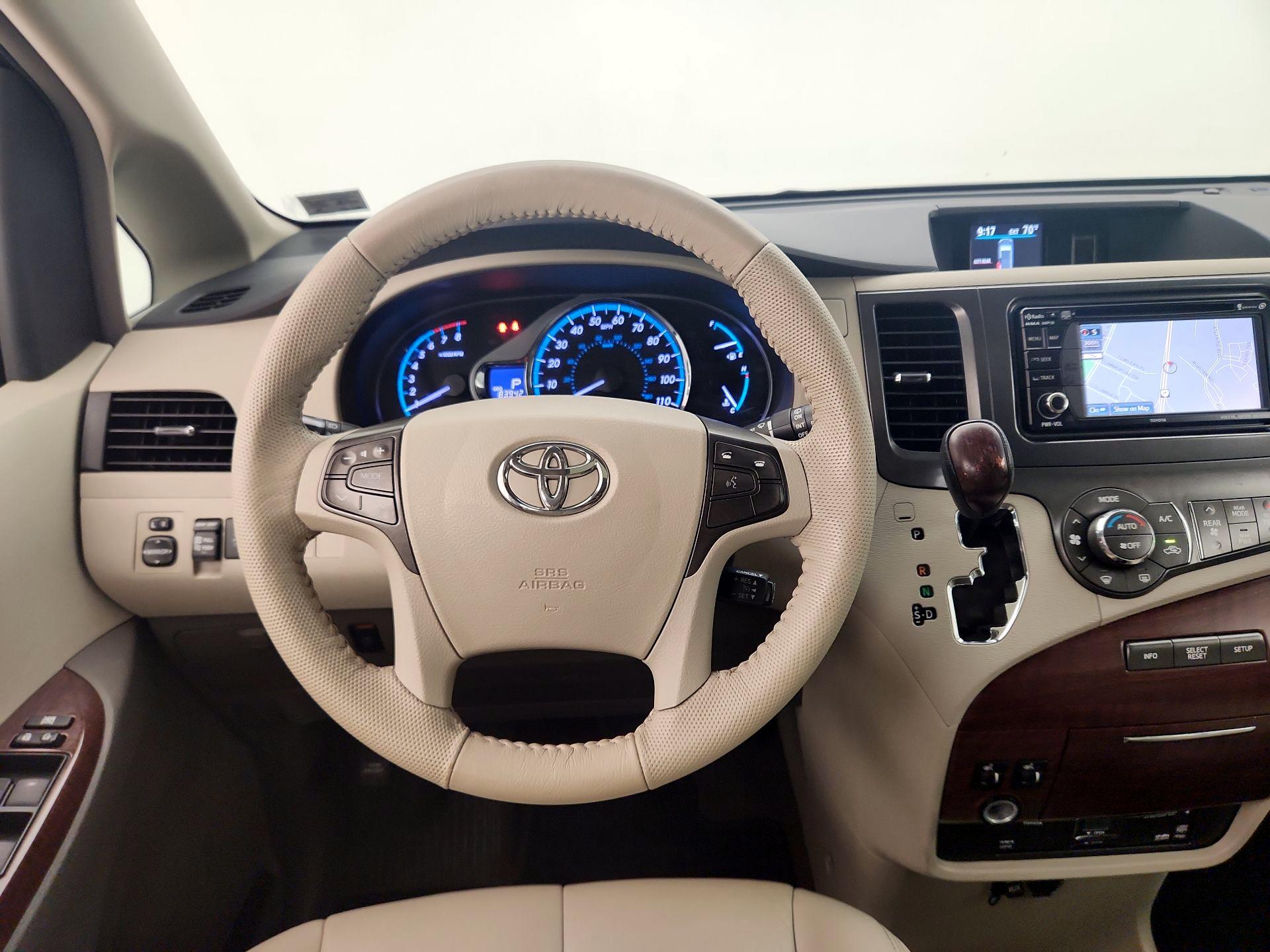 Thumbnail: 2014 Toyota Sienna - 10