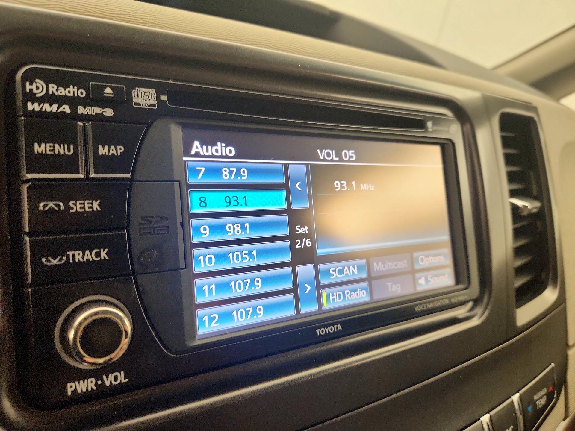 Thumbnail: 2014 Toyota Sienna - 16