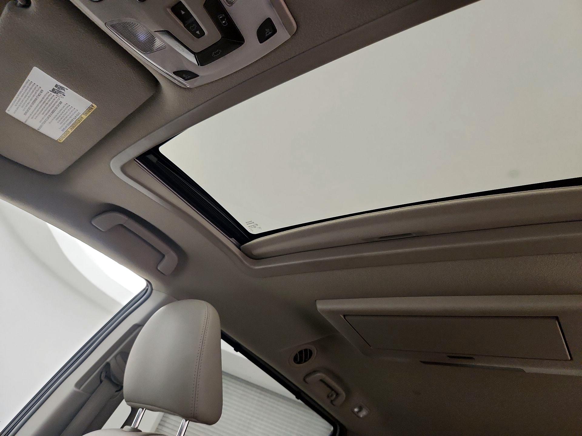 Thumbnail: 2014 Toyota Sienna - 20