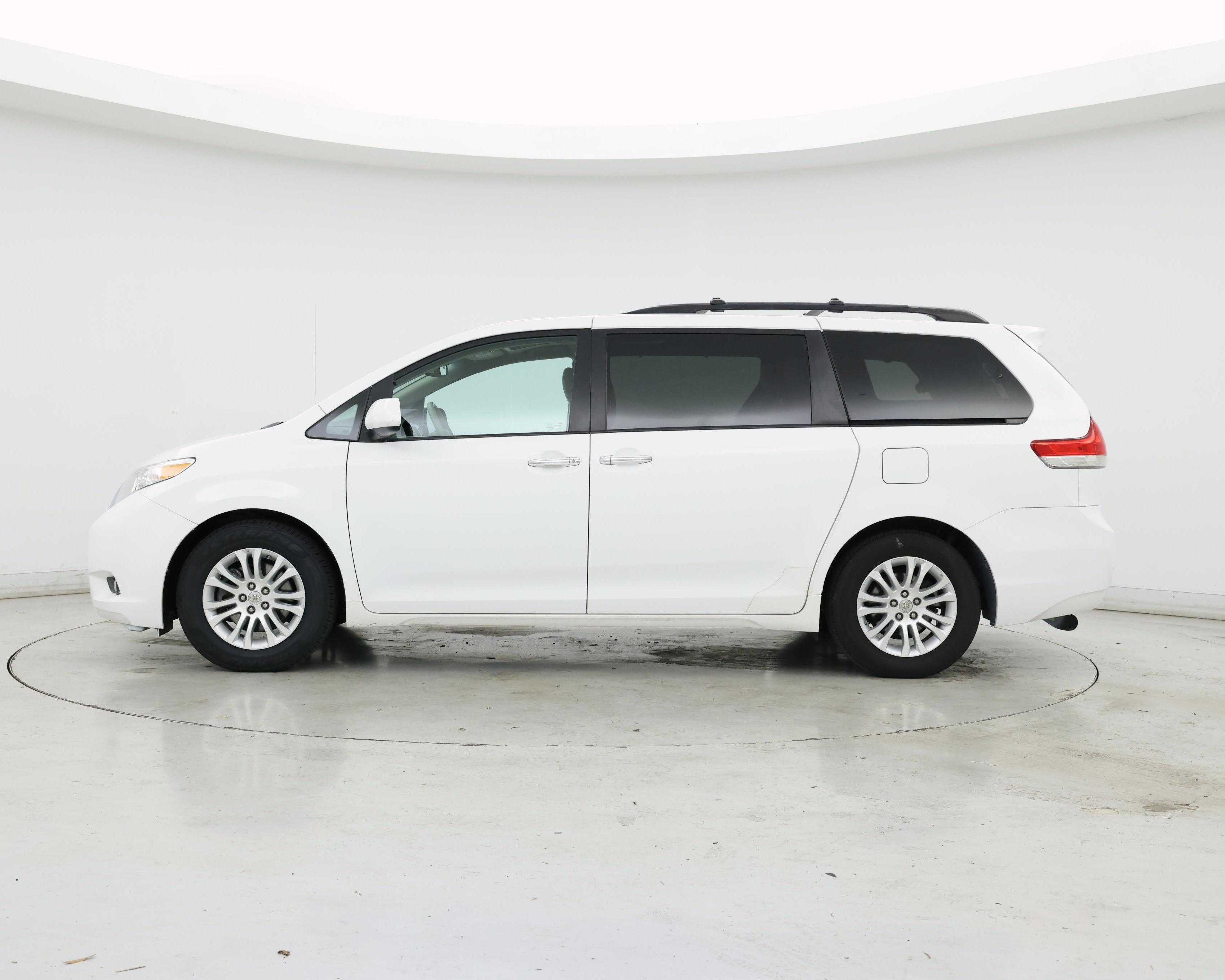 Thumbnail: 2014 Toyota Sienna - 3