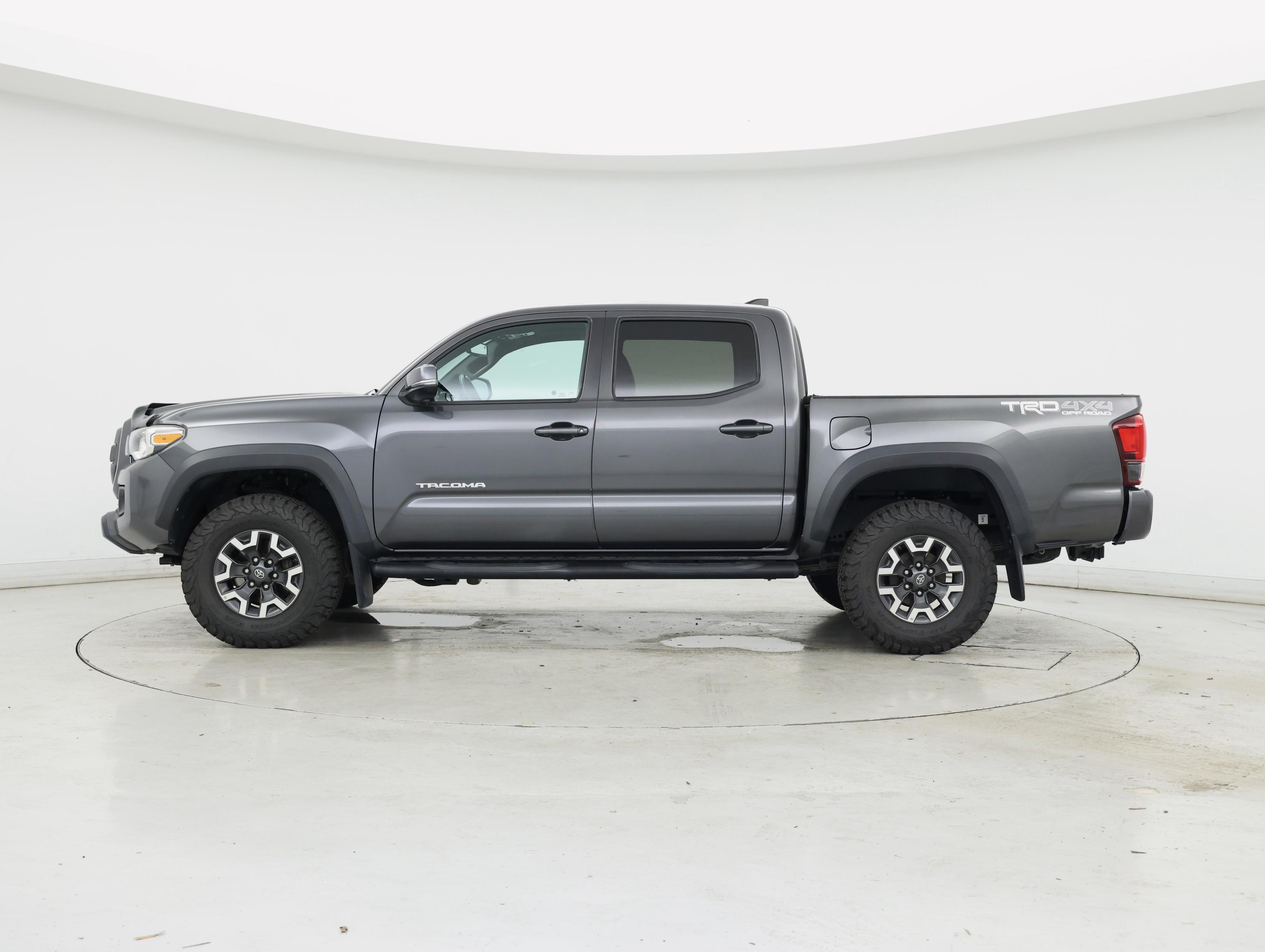 Thumbnail: 2018 Toyota Tacoma - 3
