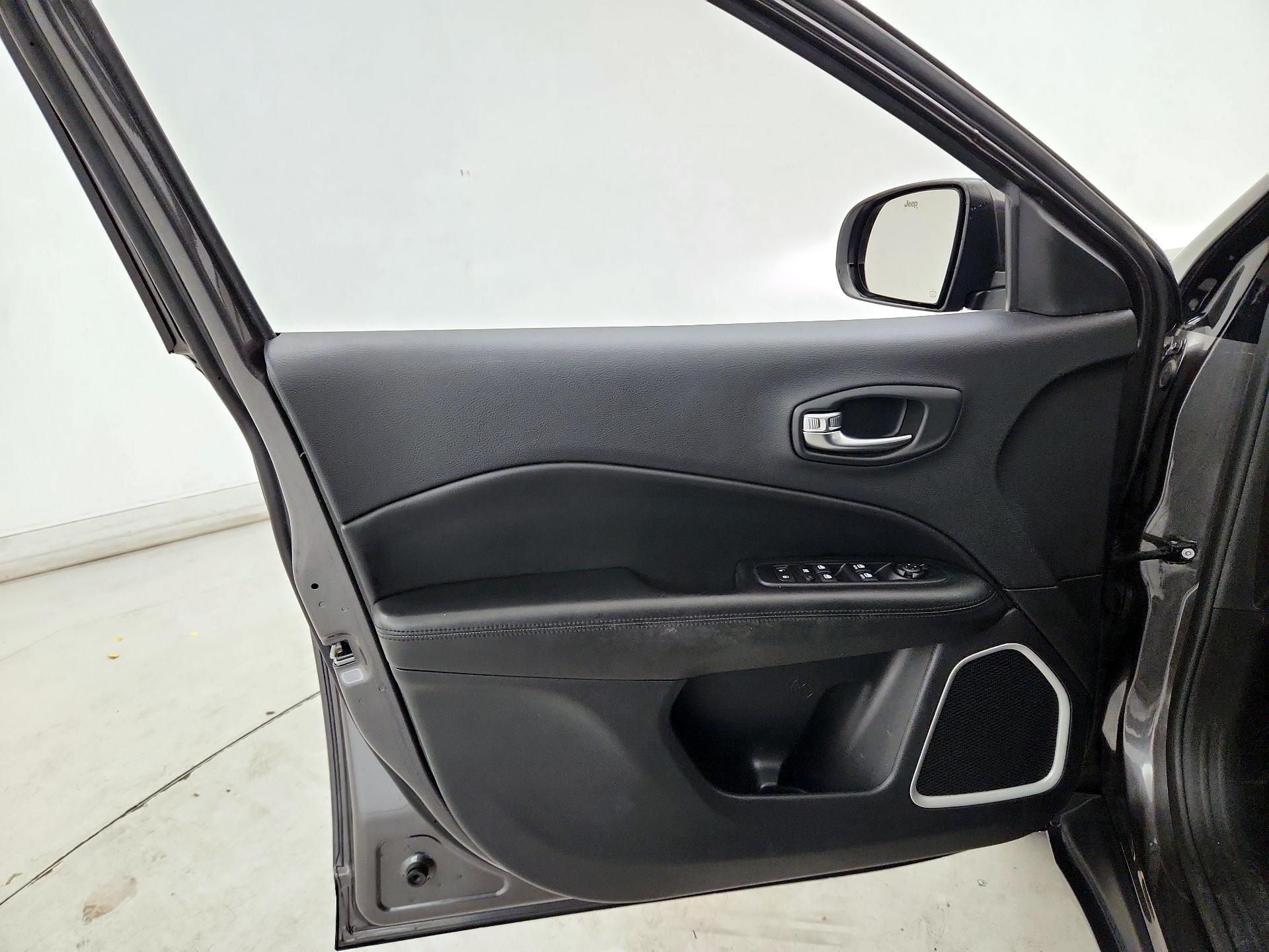Thumbnail: 2020 Jeep Compass - 12