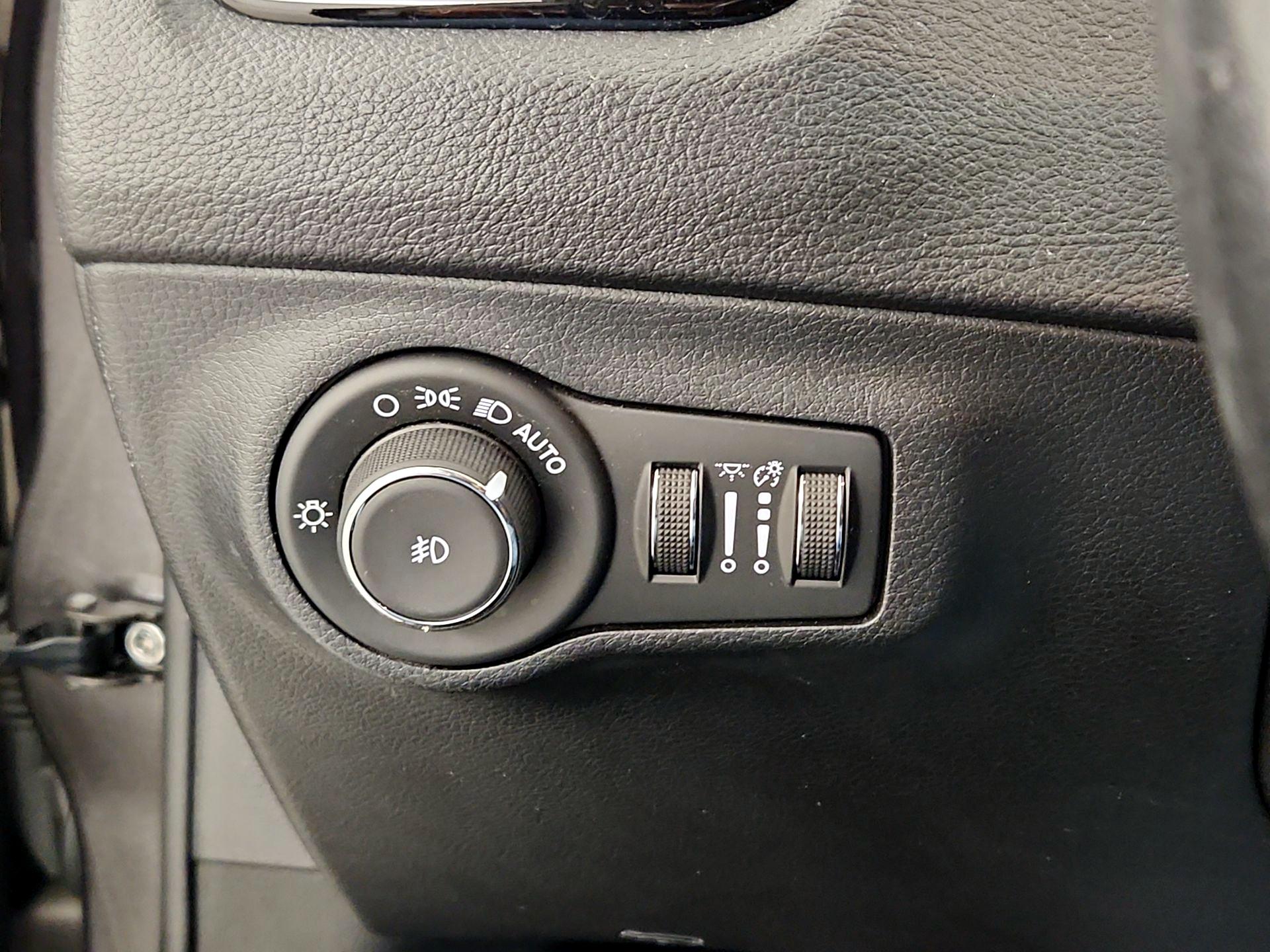 Thumbnail: 2020 Jeep Compass - 13