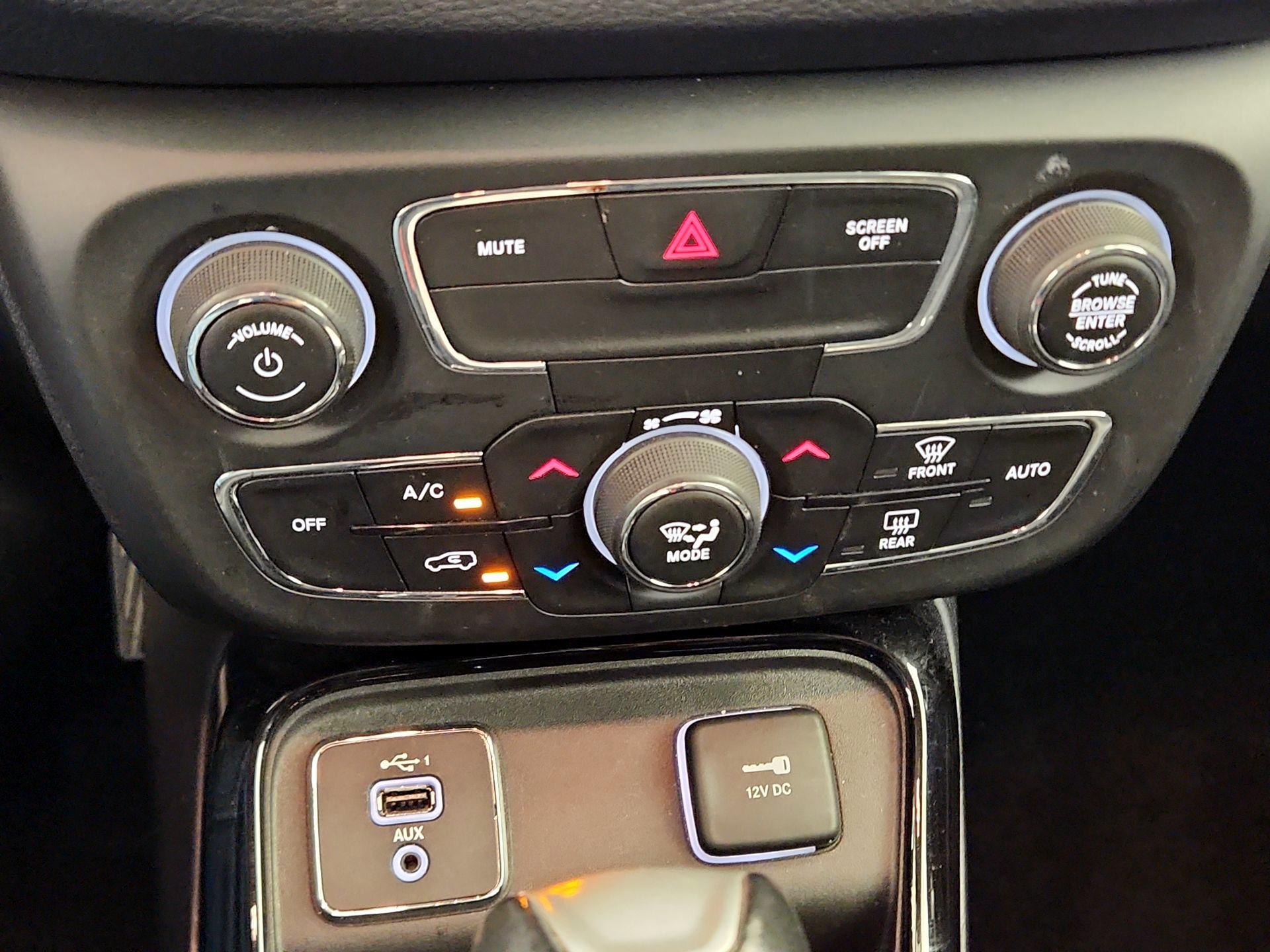 Thumbnail: 2020 Jeep Compass - 17