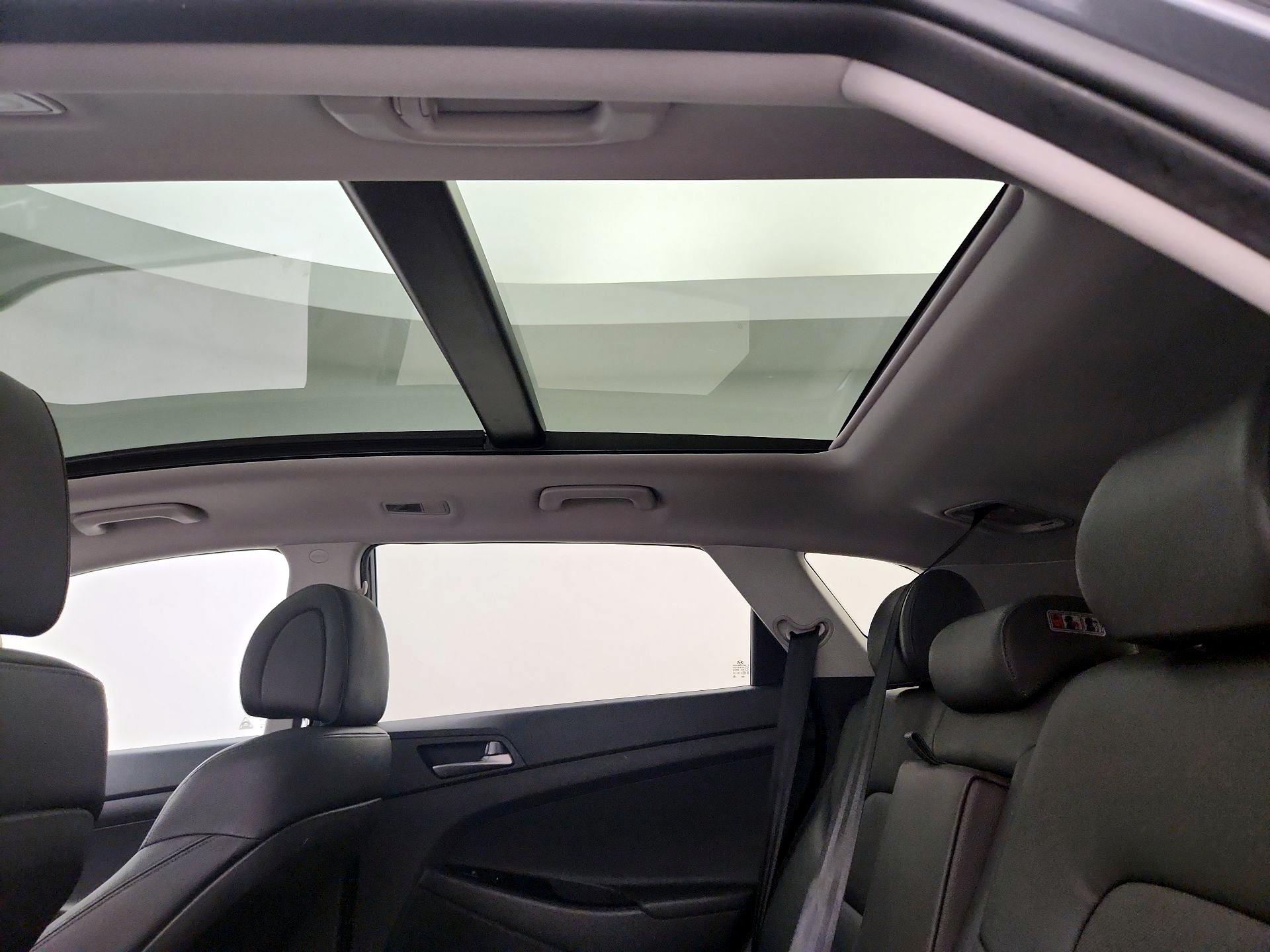 Thumbnail: 2016 Hyundai Tucson - 9