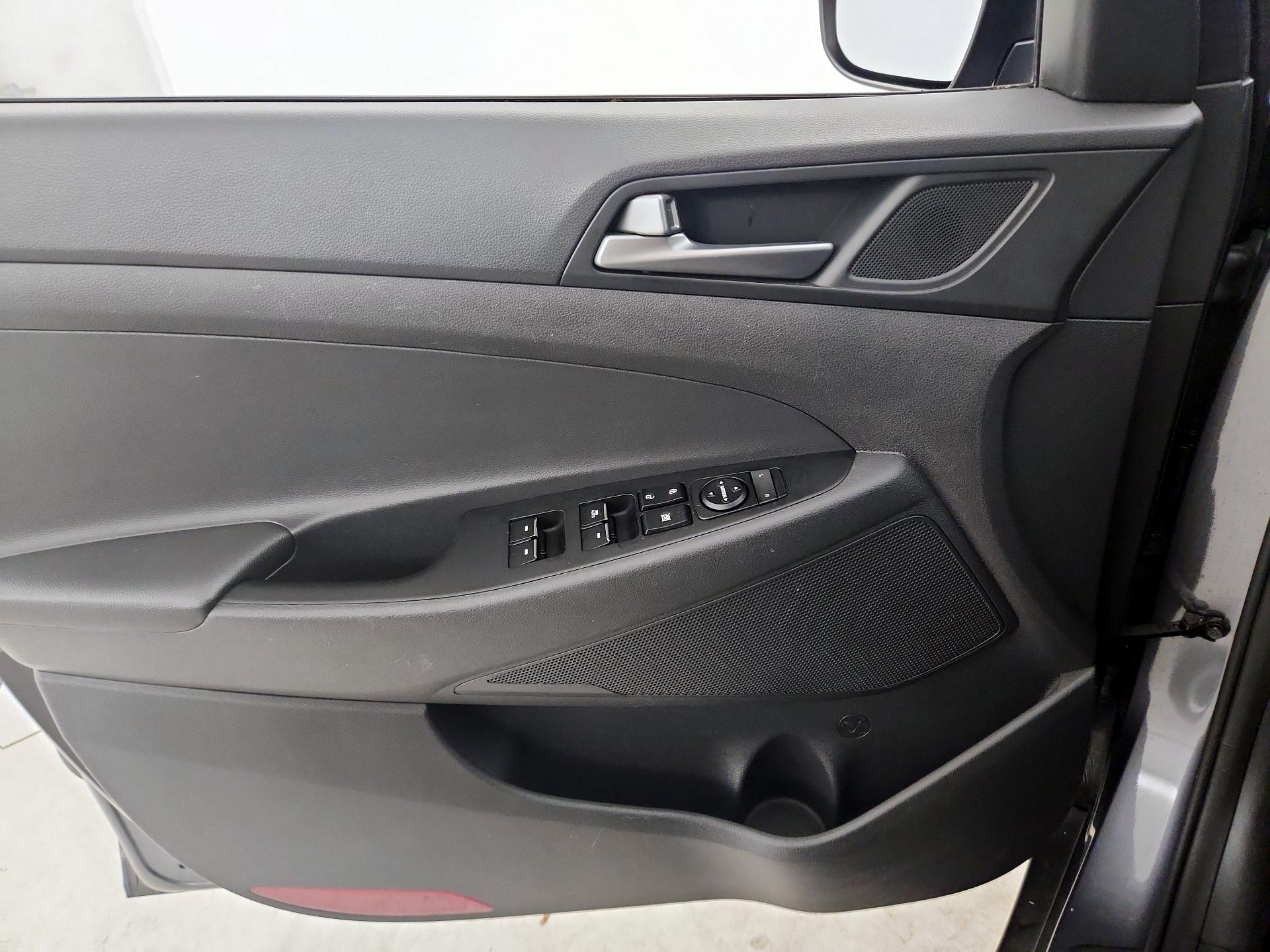 Thumbnail: 2016 Hyundai Tucson - 12