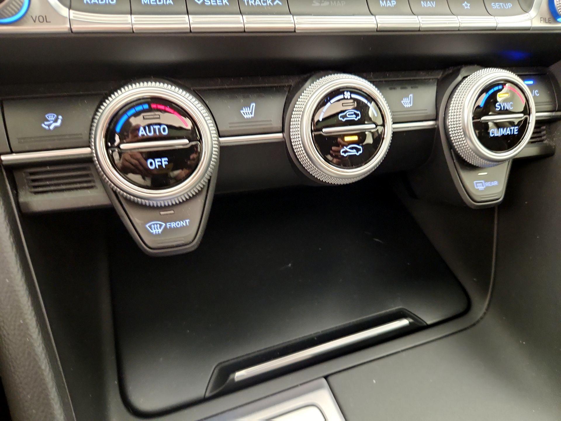 Thumbnail: 2020 Genesis G70 - 17