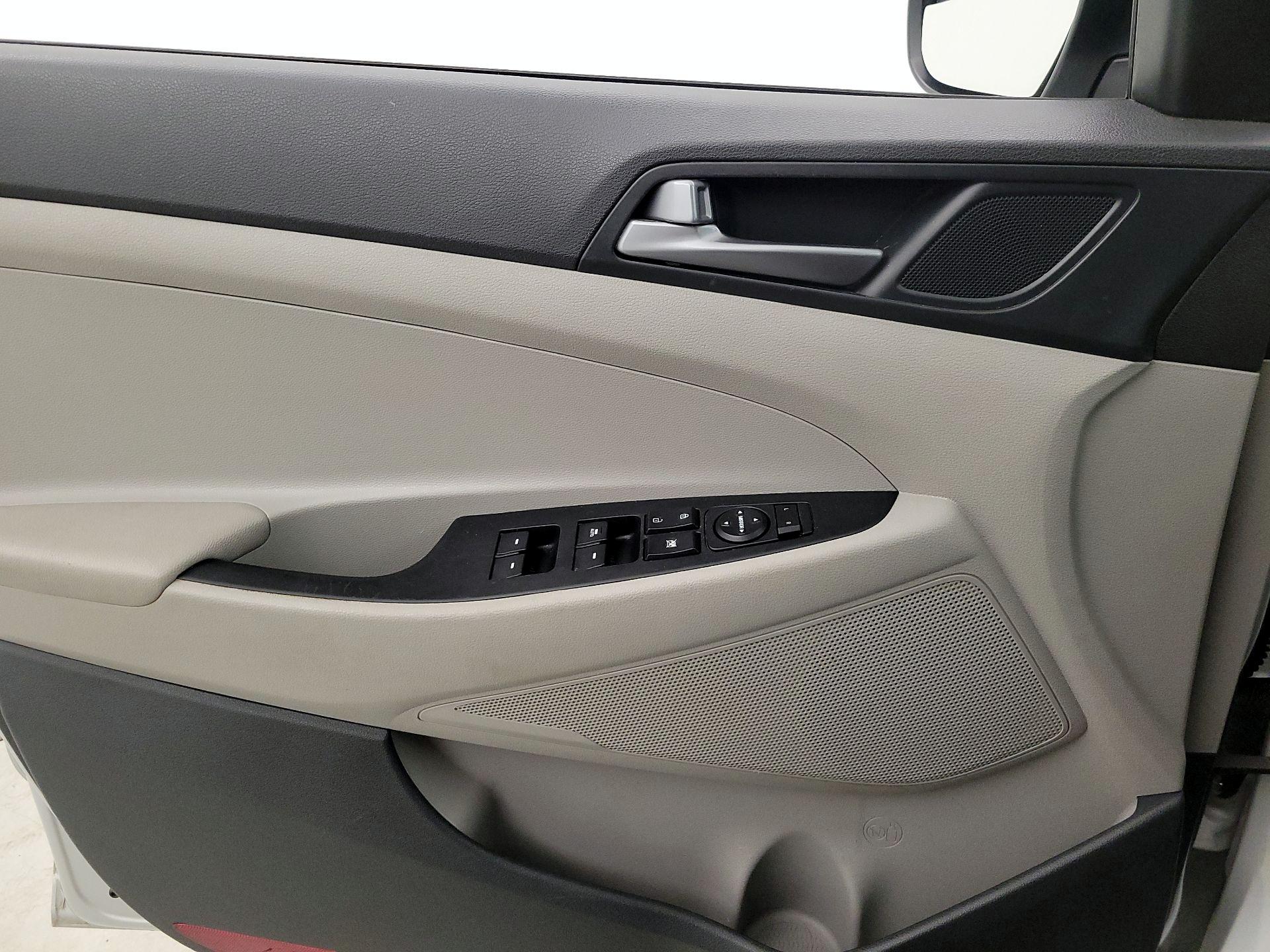 Thumbnail: 2016 Hyundai Tucson - 12