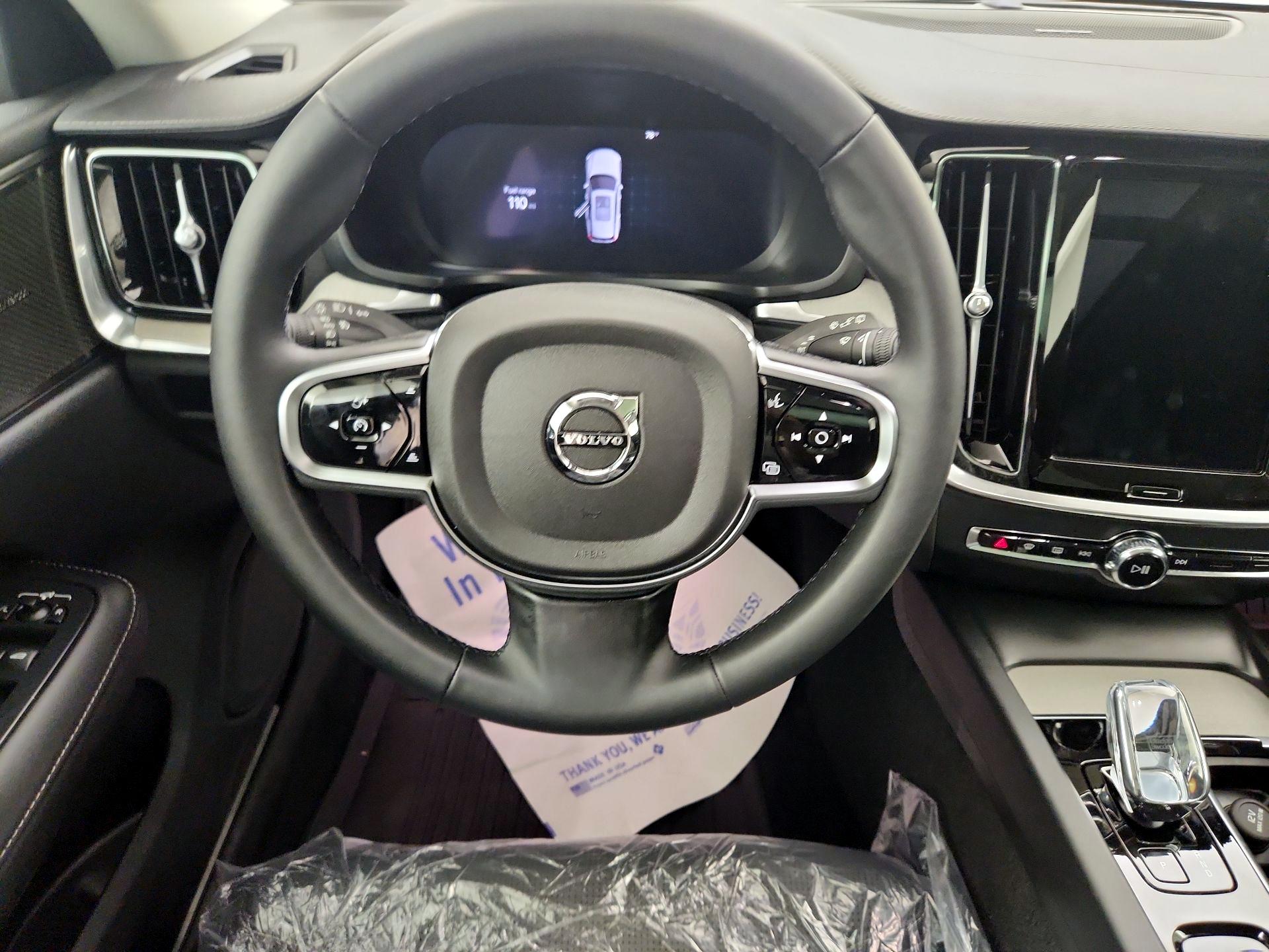 Thumbnail: 2025 Volvo S60 - 10