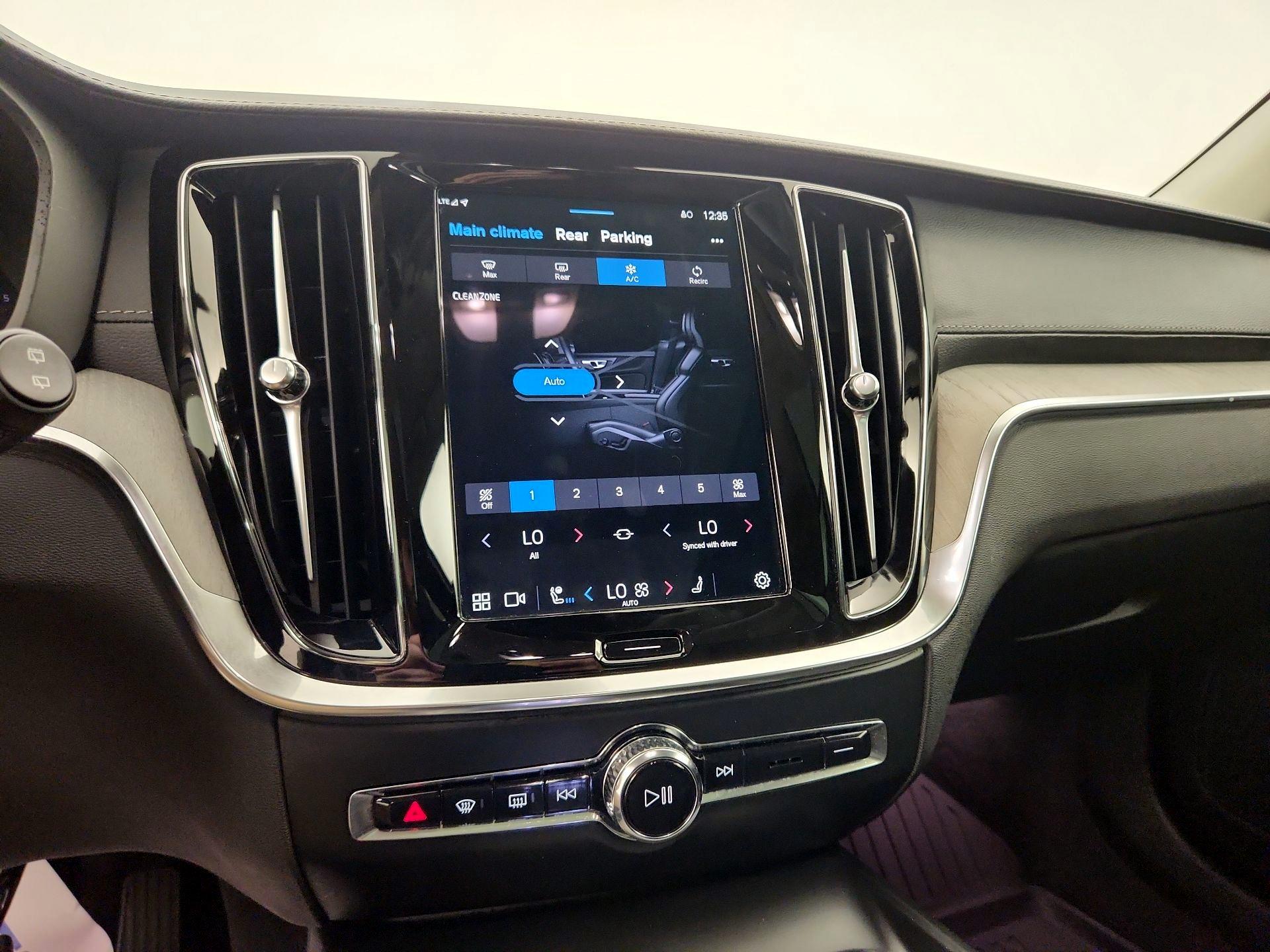 Thumbnail: 2025 Volvo S60 - 16