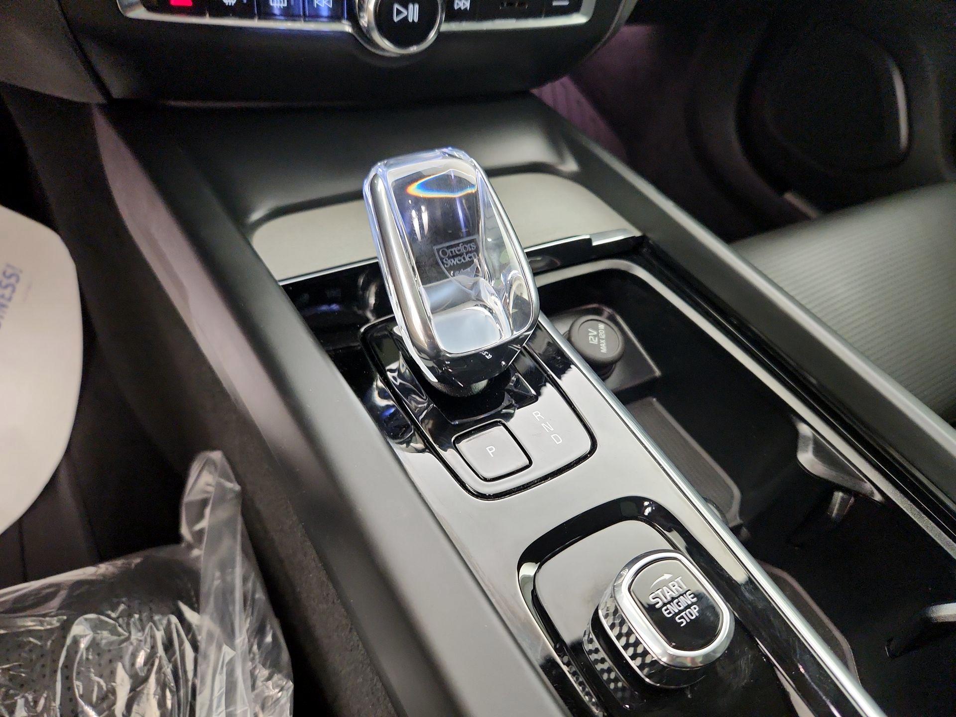 Thumbnail: 2025 Volvo S60 - 17