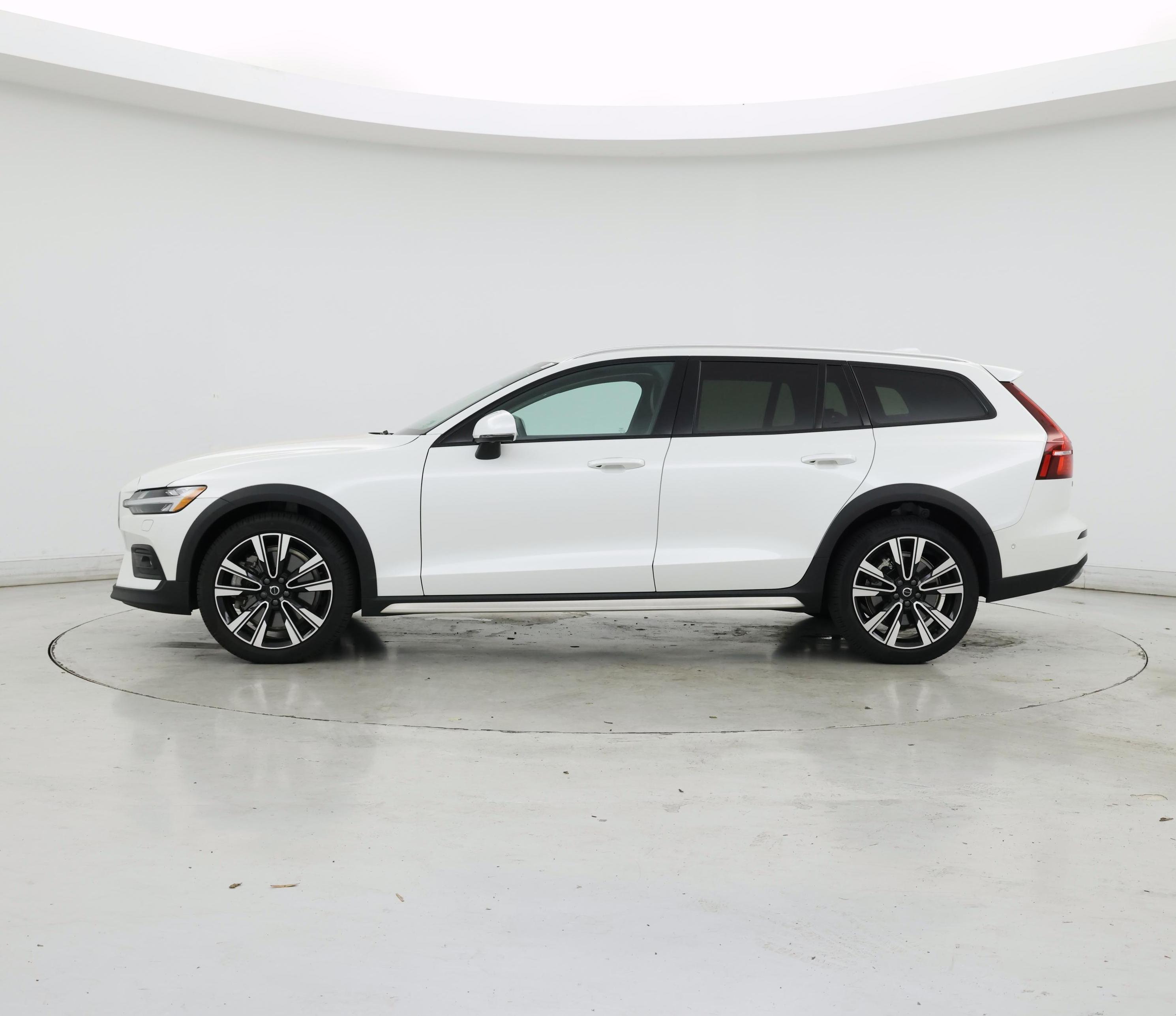 Thumbnail: 2025 Volvo S60 - 3