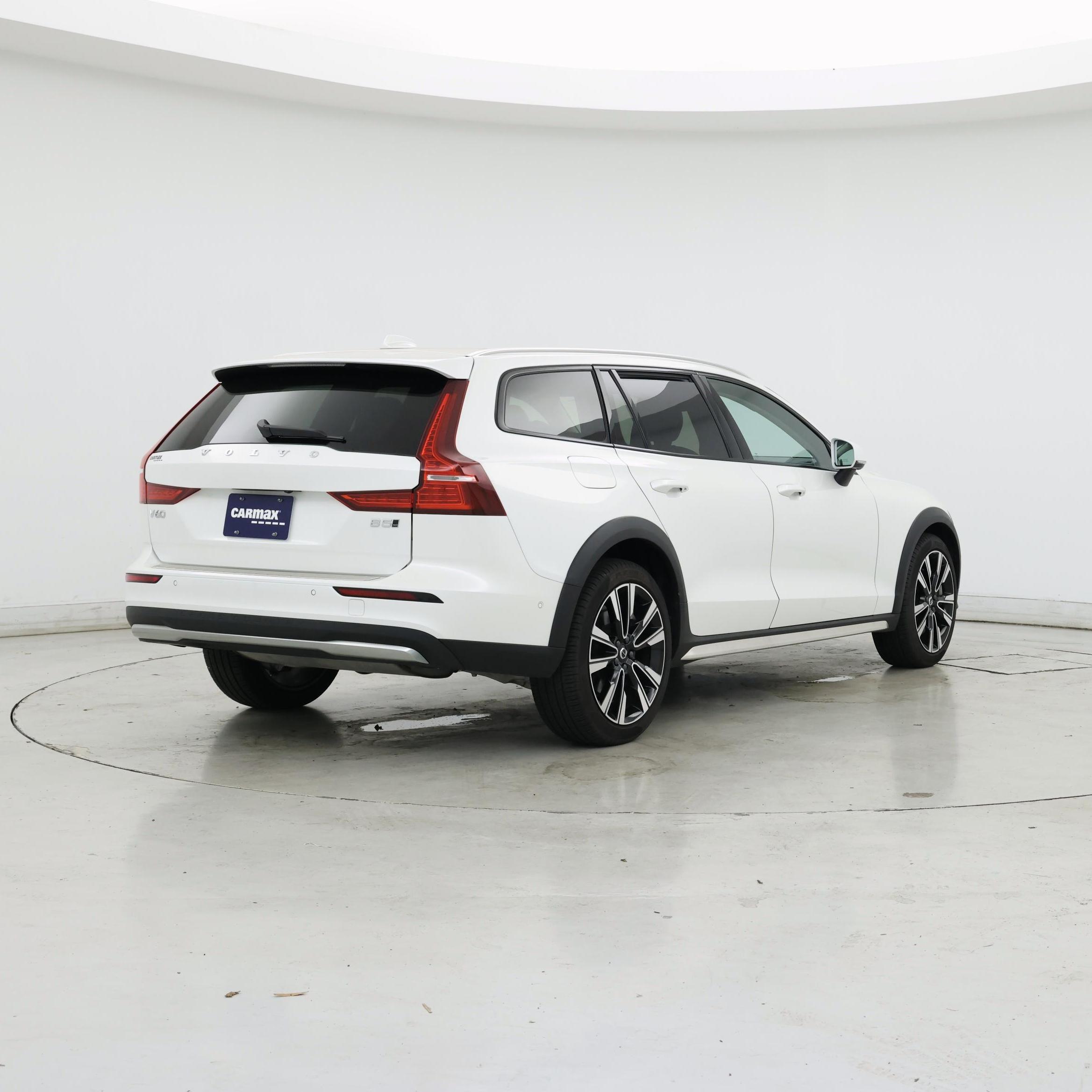 Thumbnail: 2025 Volvo S60 - 8