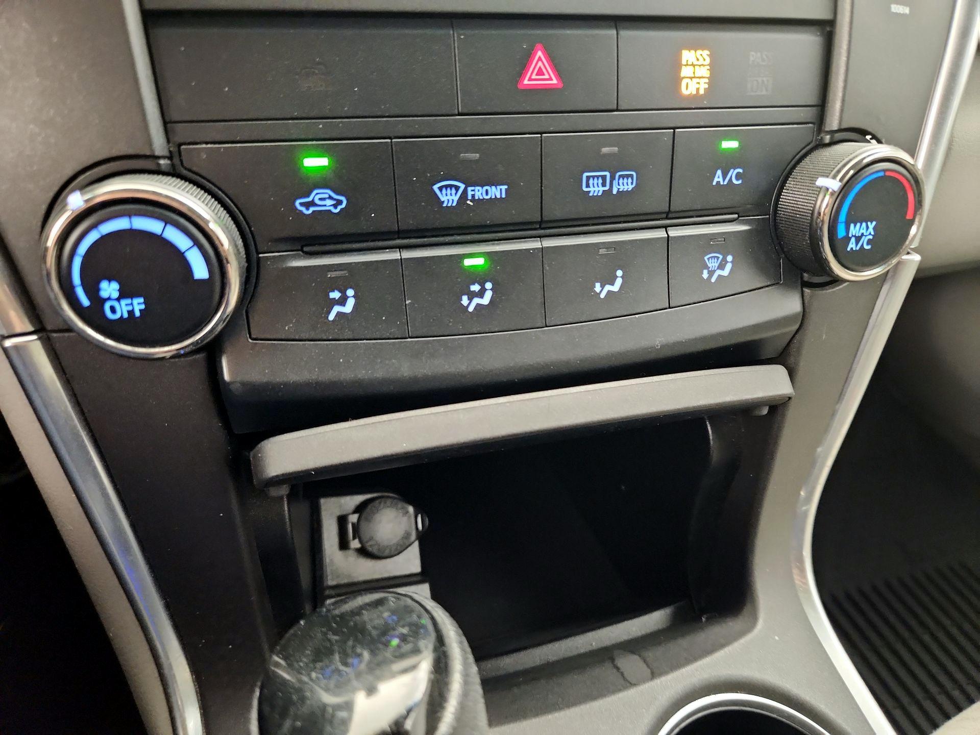 Thumbnail: 2016 Toyota Camry - 16
