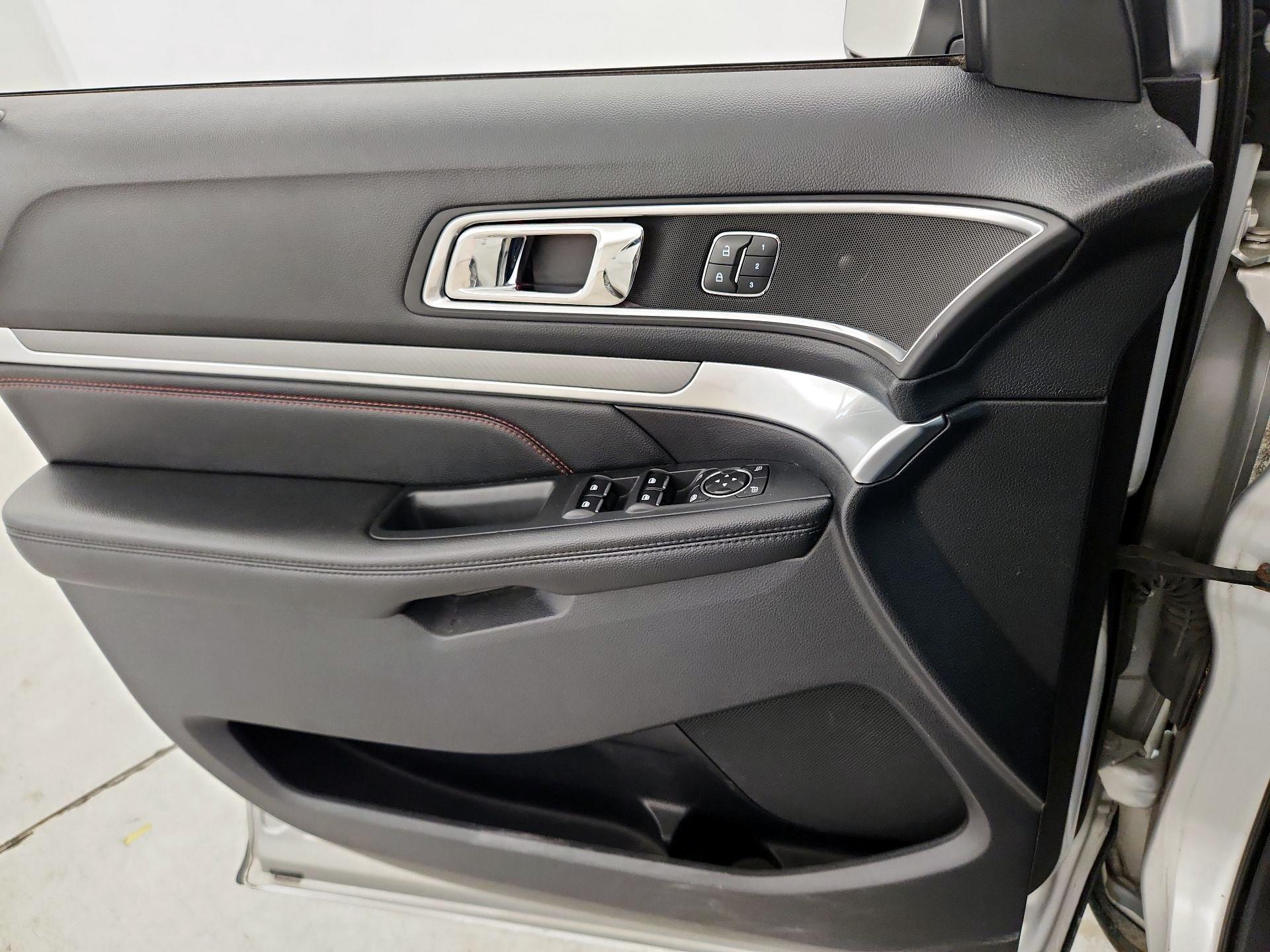 Thumbnail: 2016 Ford Explorer - 12