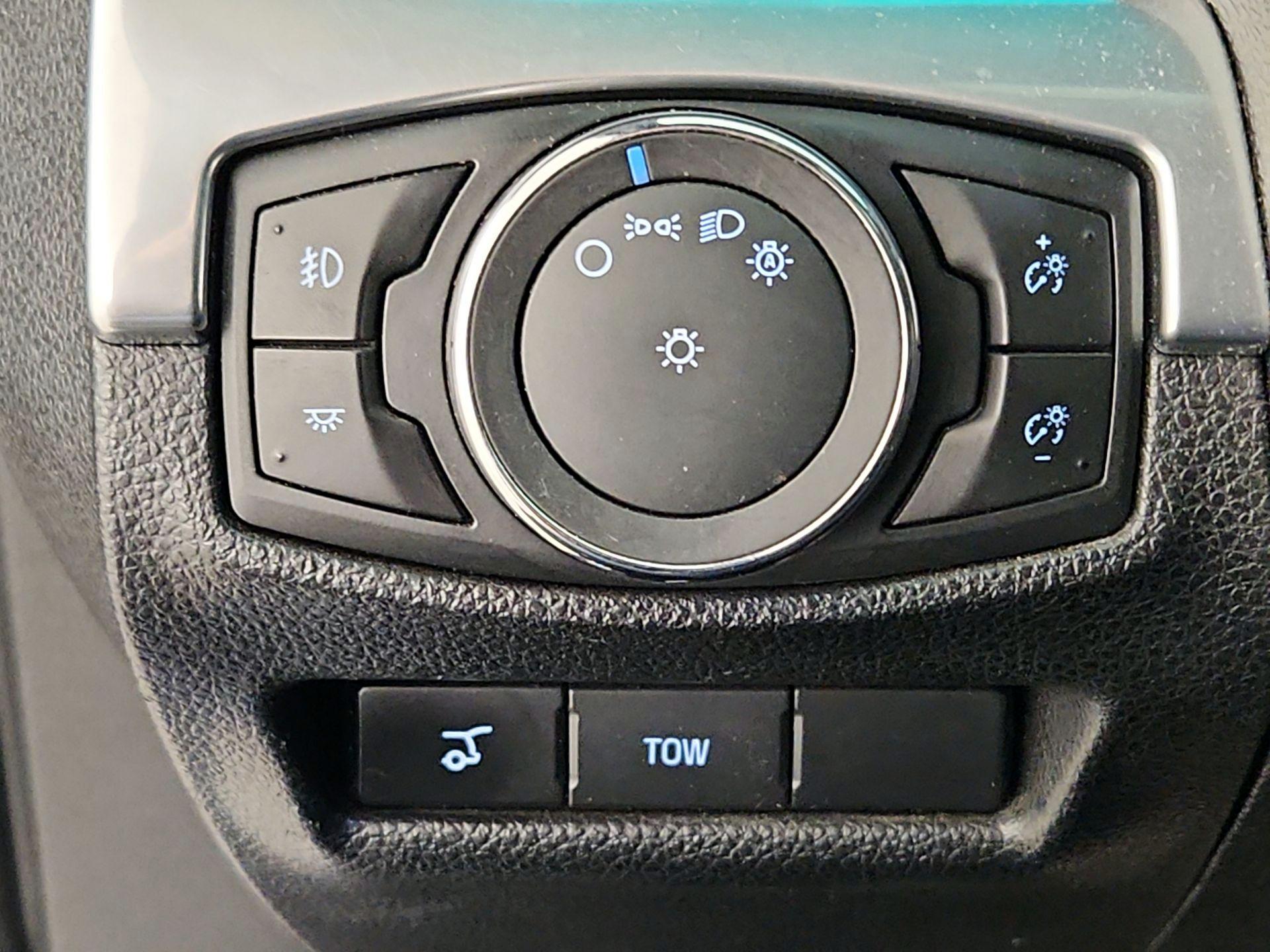 Thumbnail: 2016 Ford Explorer - 13