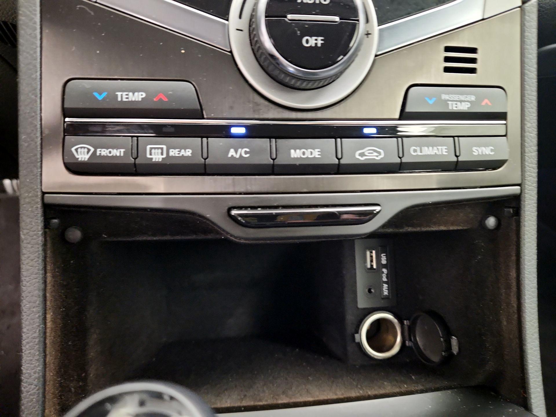 Thumbnail: 2016 Hyundai Azera - 17