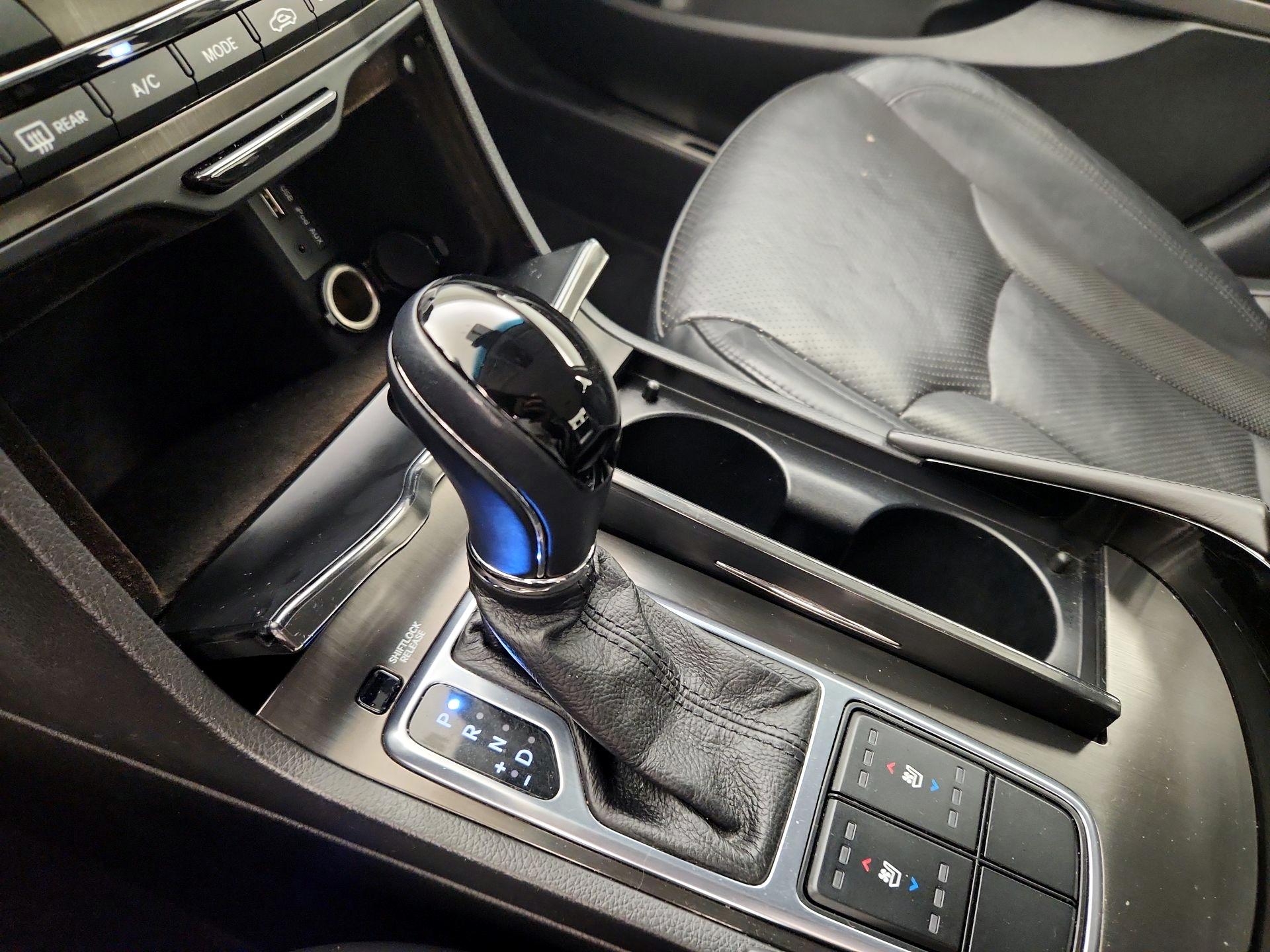 Thumbnail: 2016 Hyundai Azera - 18