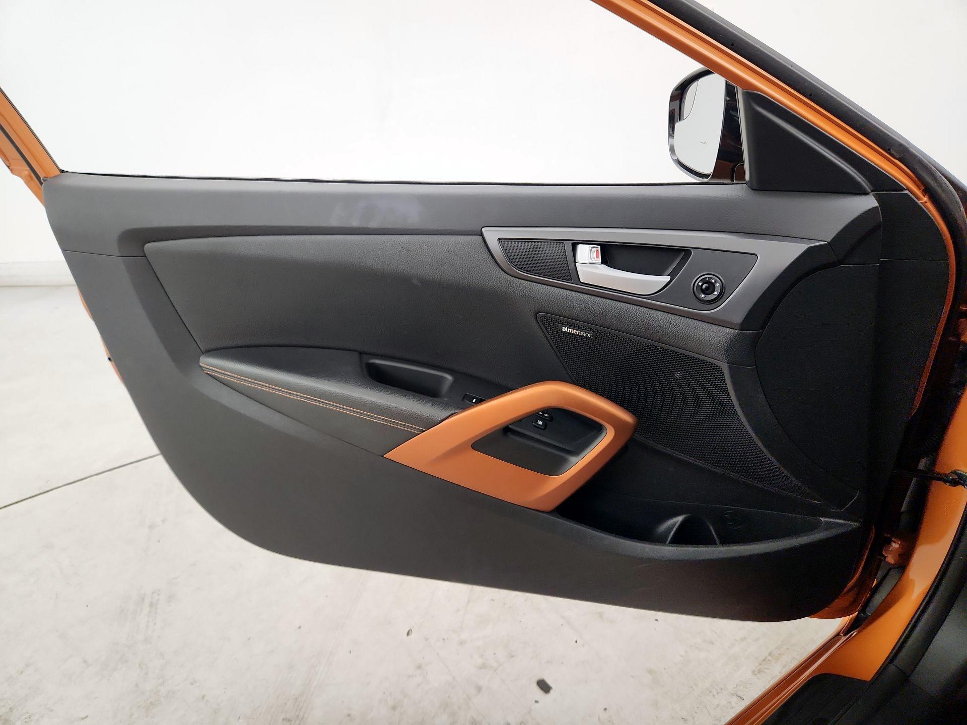 Thumbnail: 2016 Hyundai Veloster - 12