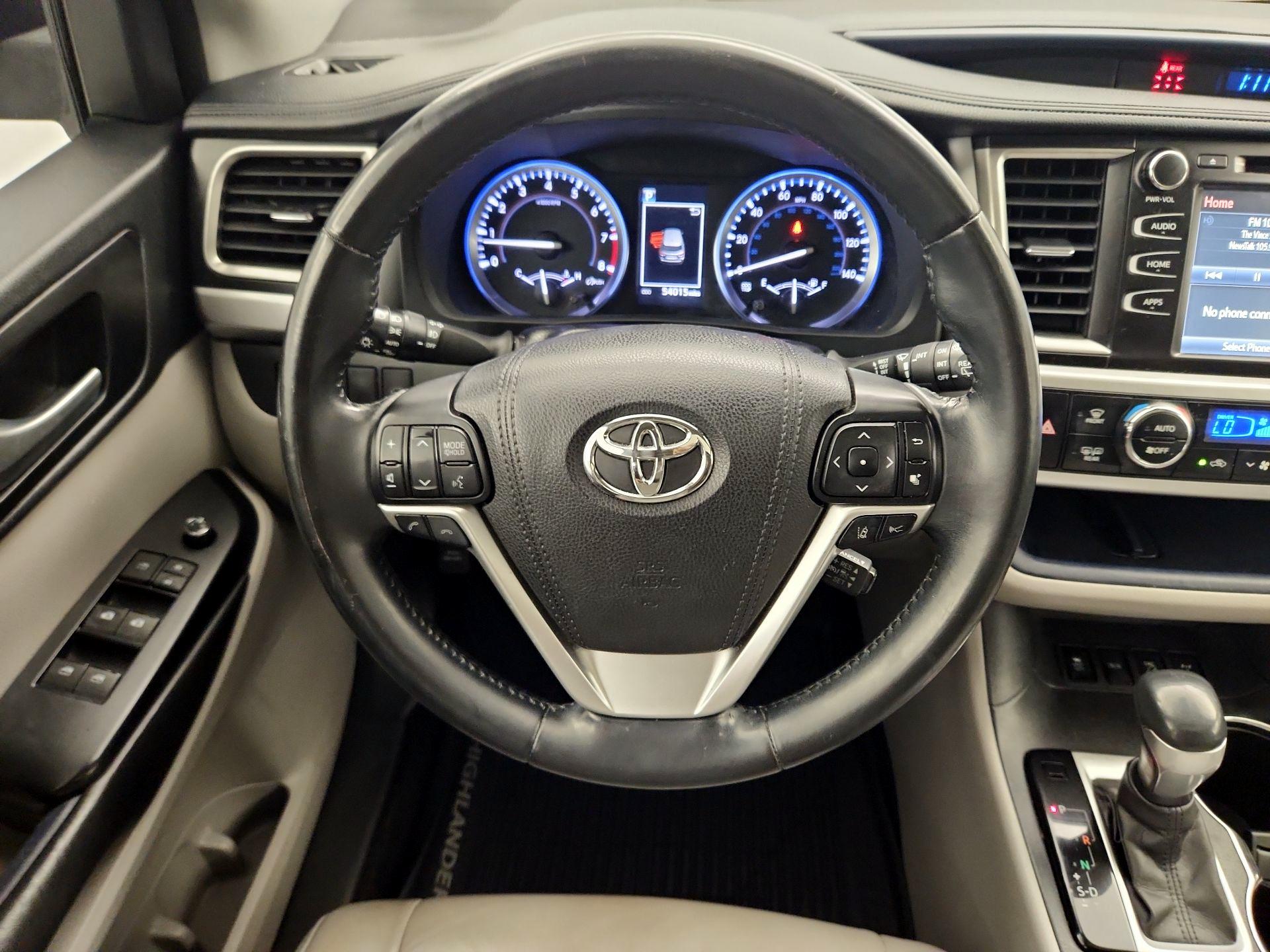 Thumbnail: 2017 Toyota Highlander - 10