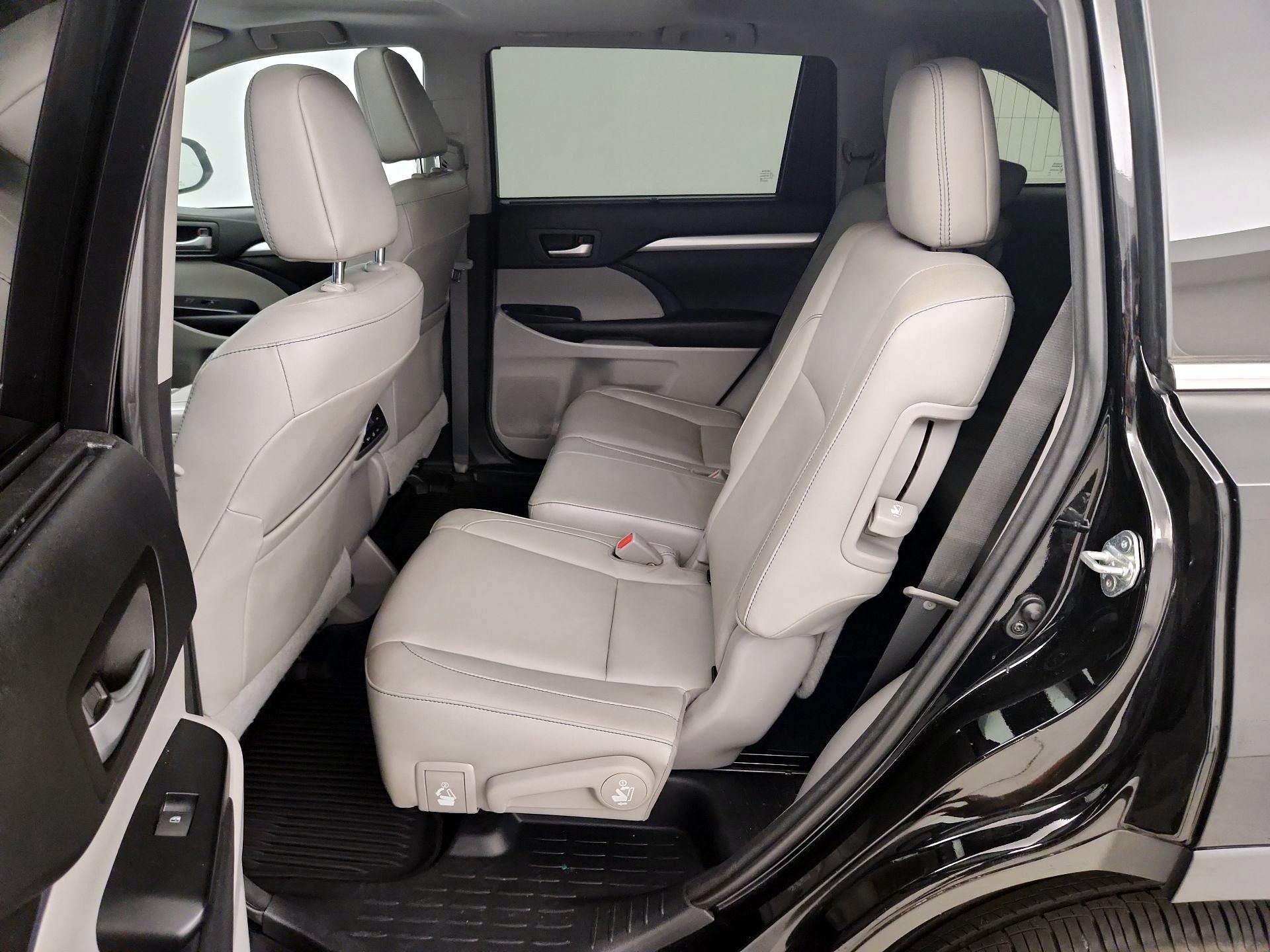 Thumbnail: 2017 Toyota Highlander - 20