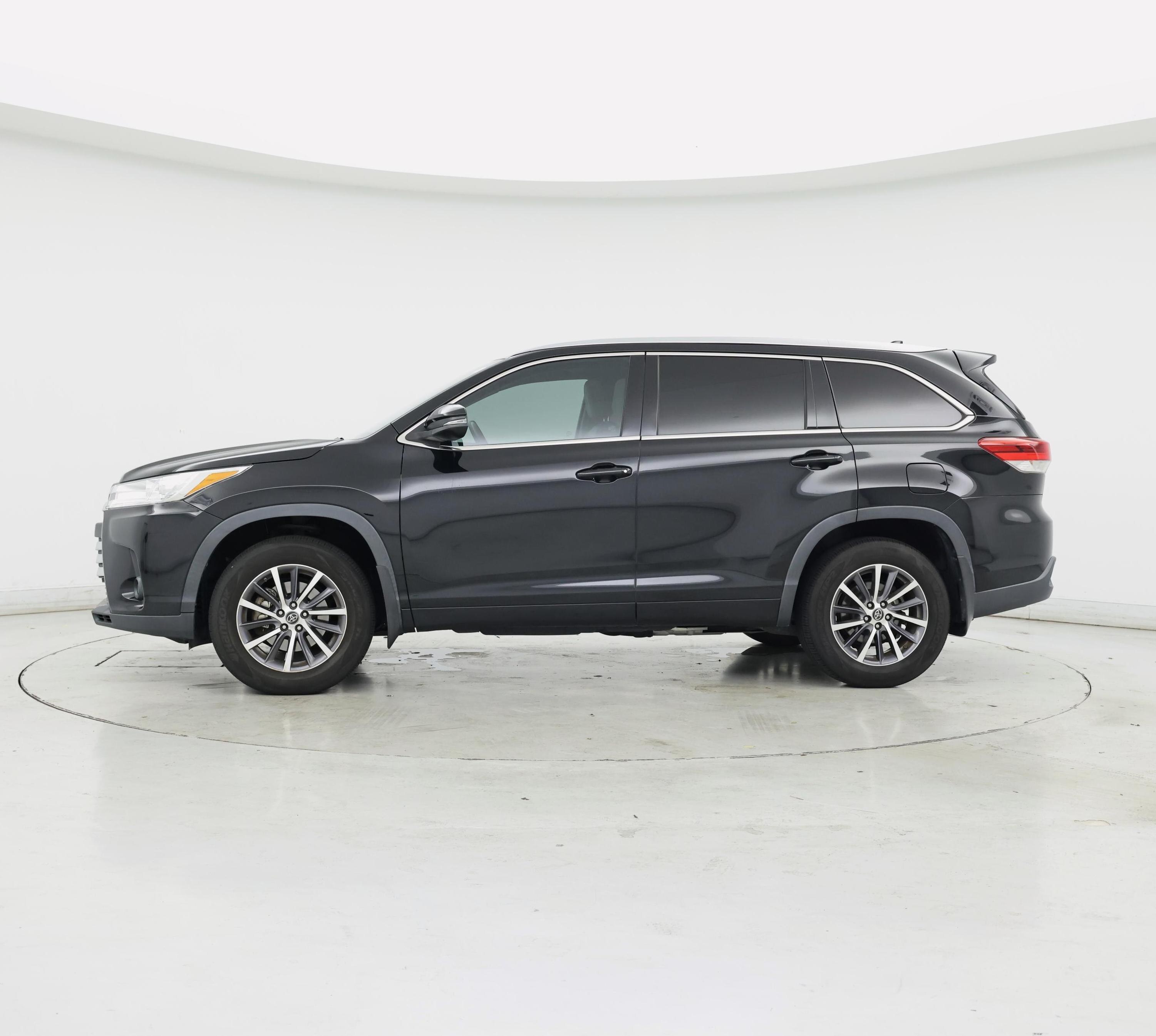 Thumbnail: 2017 Toyota Highlander - 3