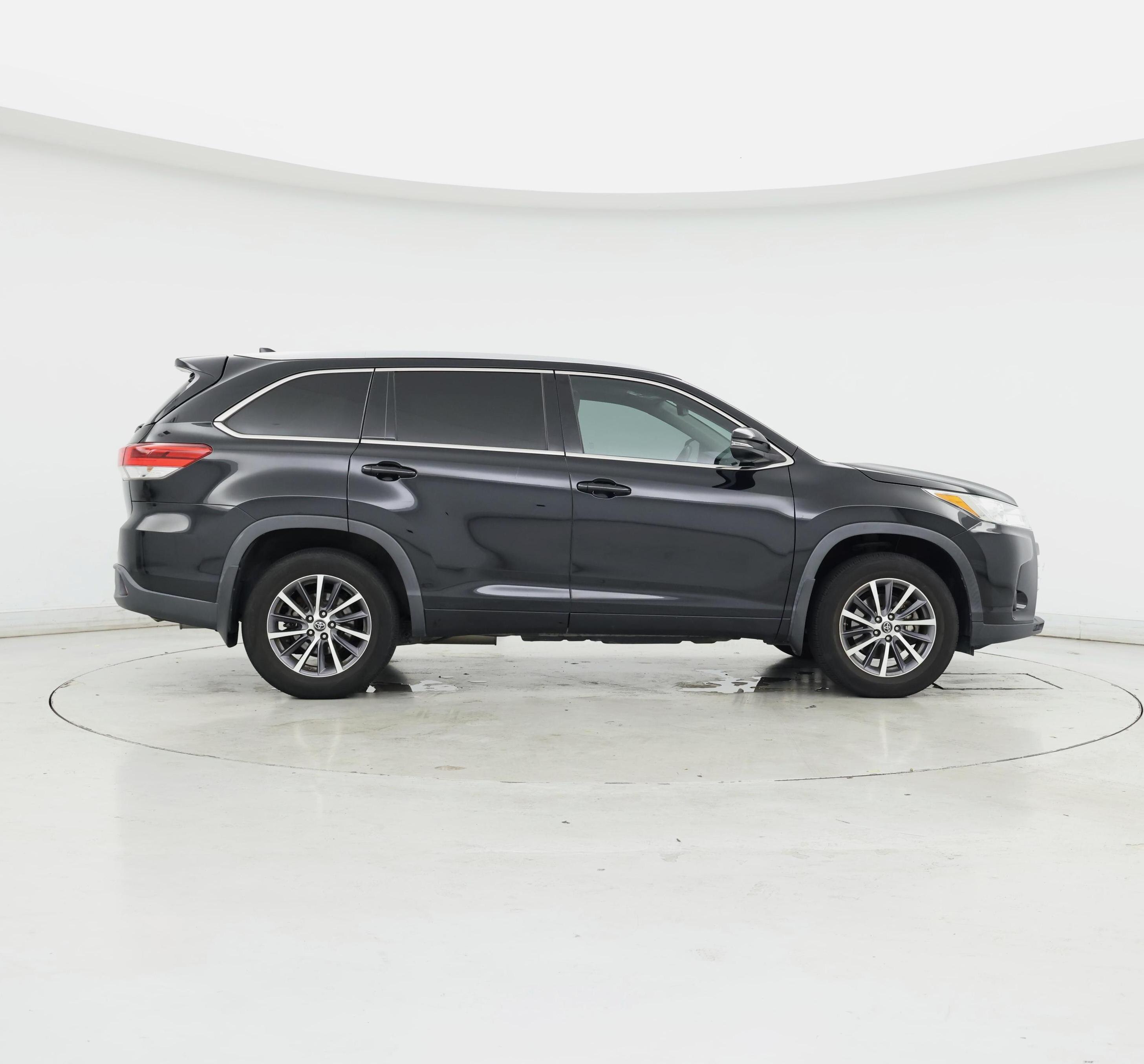 Thumbnail: 2017 Toyota Highlander - 7