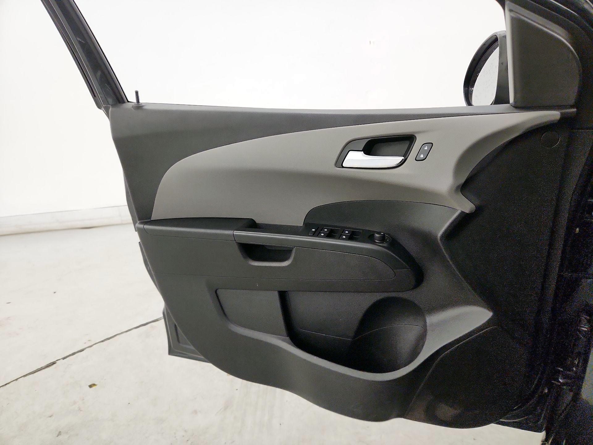 Thumbnail: 2016 Chevrolet Sonic - 12