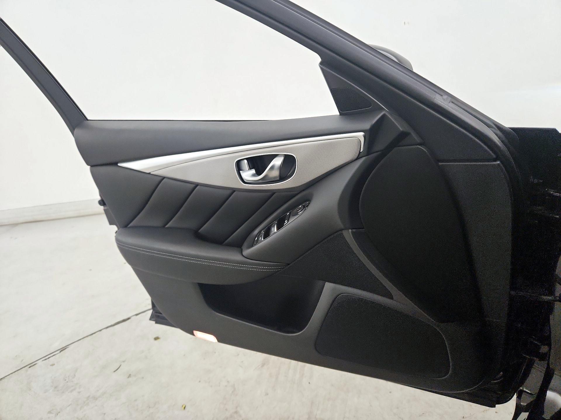 Thumbnail: 2014 INFINITI Q50 - 12