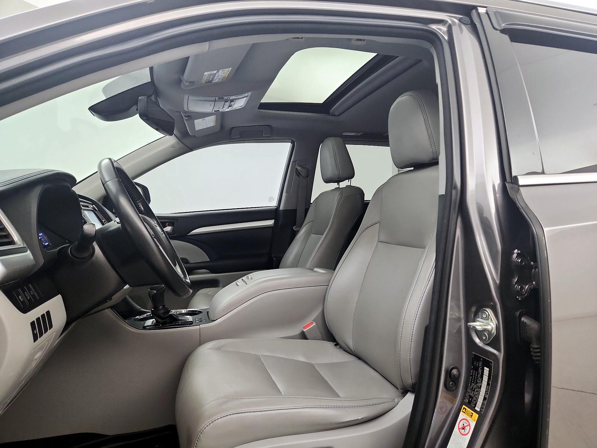 Thumbnail: 2018 Toyota Highlander - 20