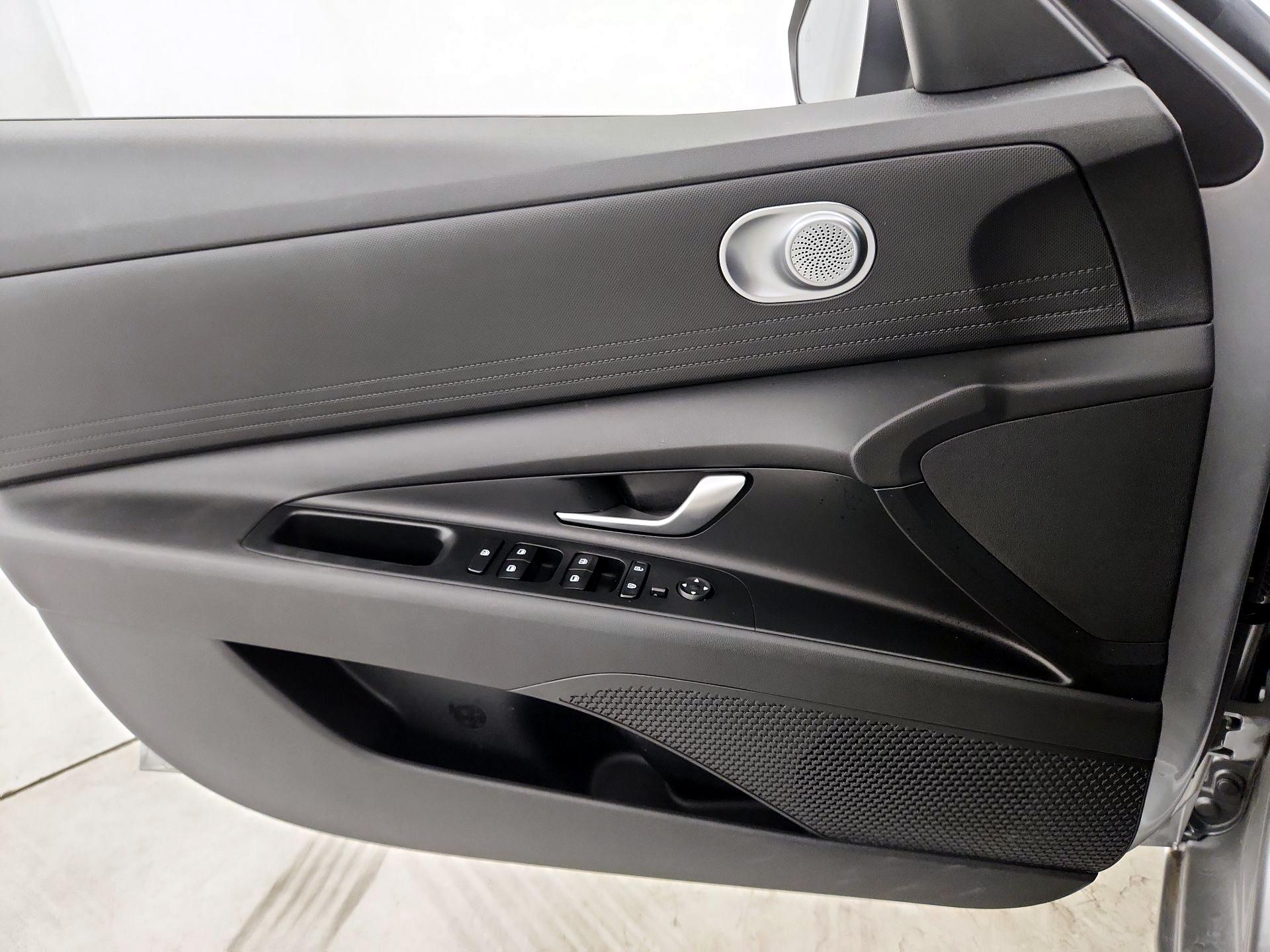 Thumbnail: 2022 Hyundai Elantra - 13