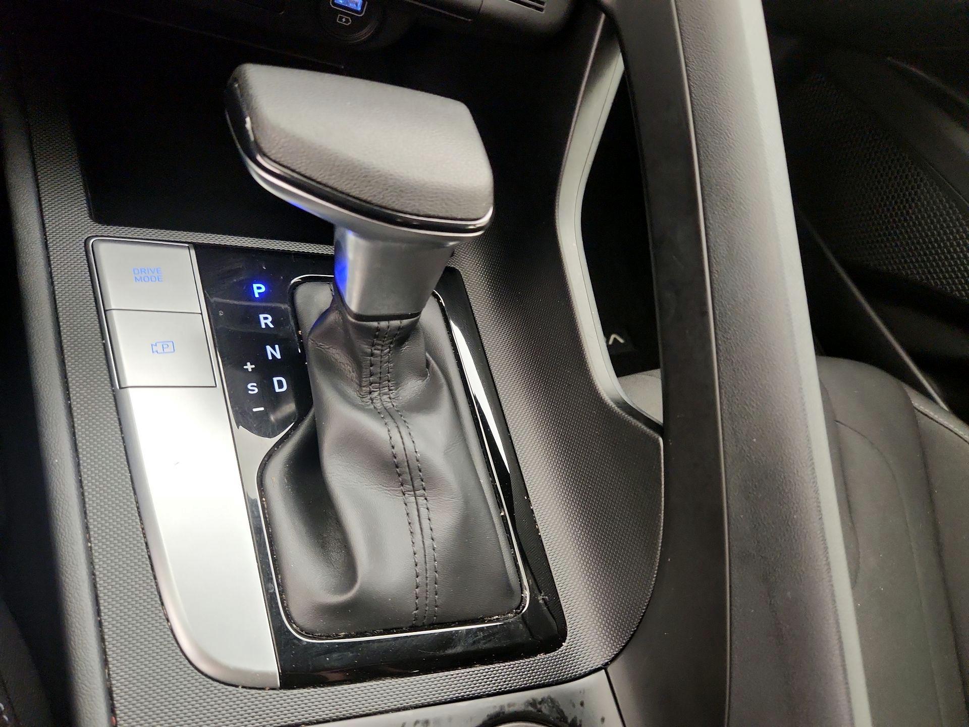 Thumbnail: 2022 Hyundai Elantra - 17