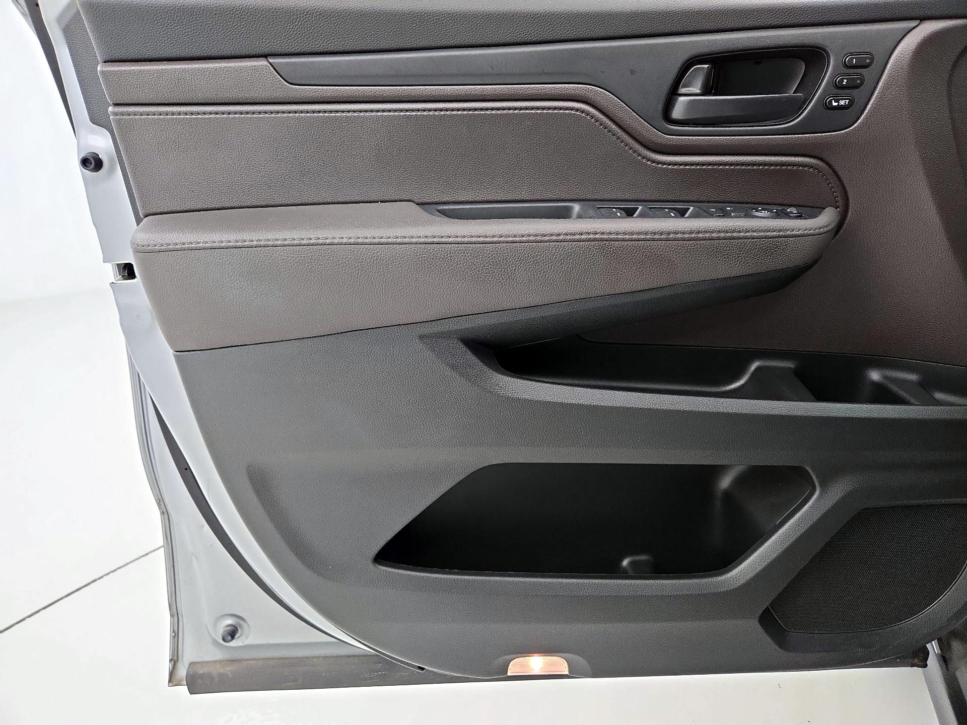 Thumbnail: 2019 Honda Odyssey - 12
