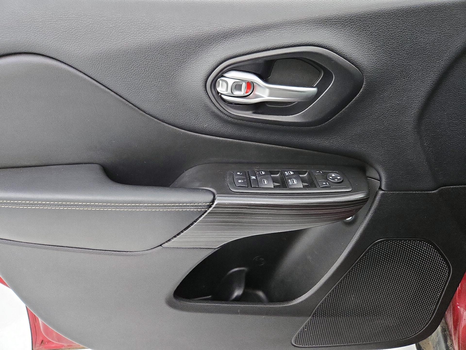 Thumbnail: 2014 Jeep Cherokee - 12
