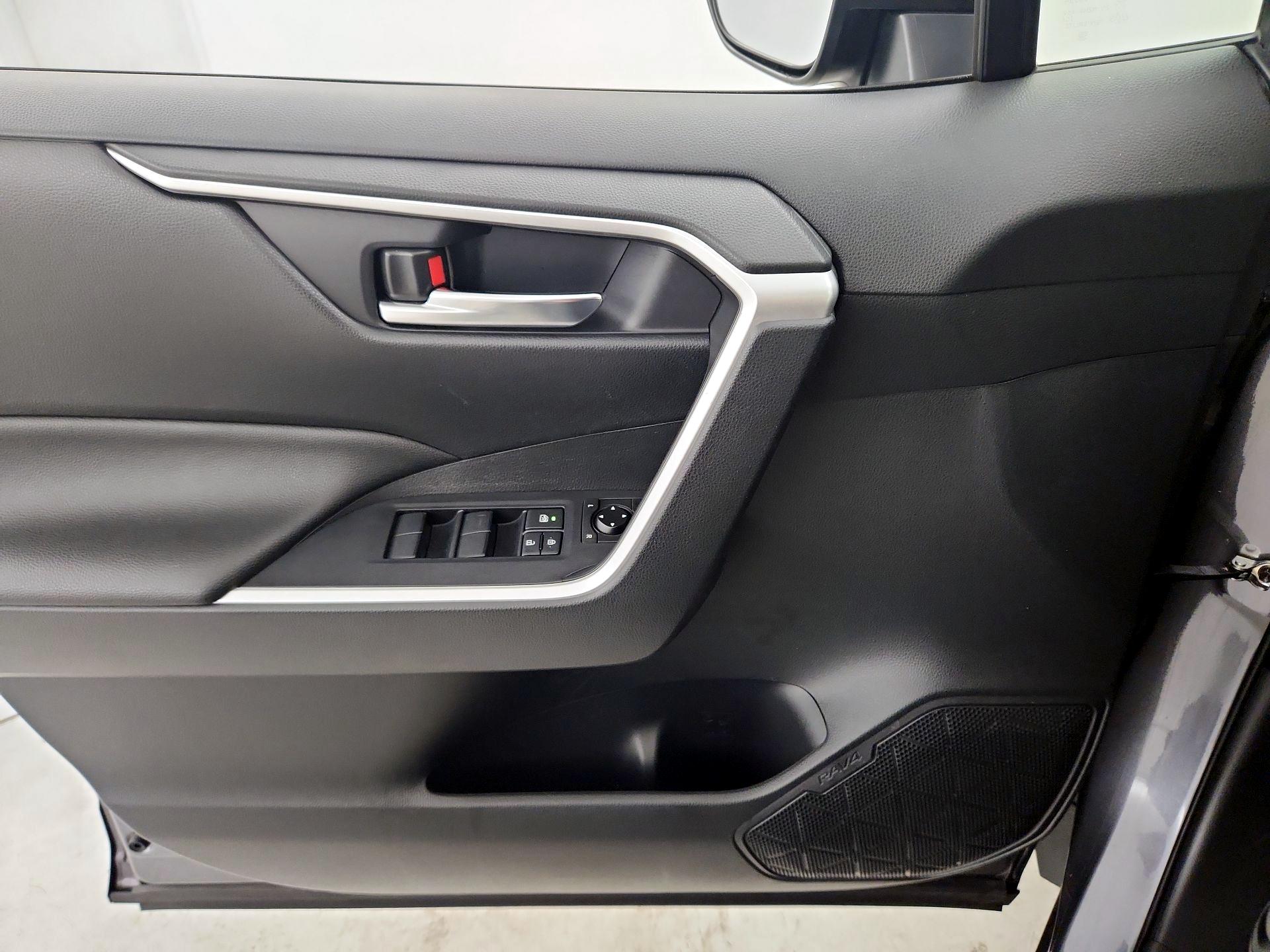 Thumbnail: 2021 Toyota RAV4 - 12