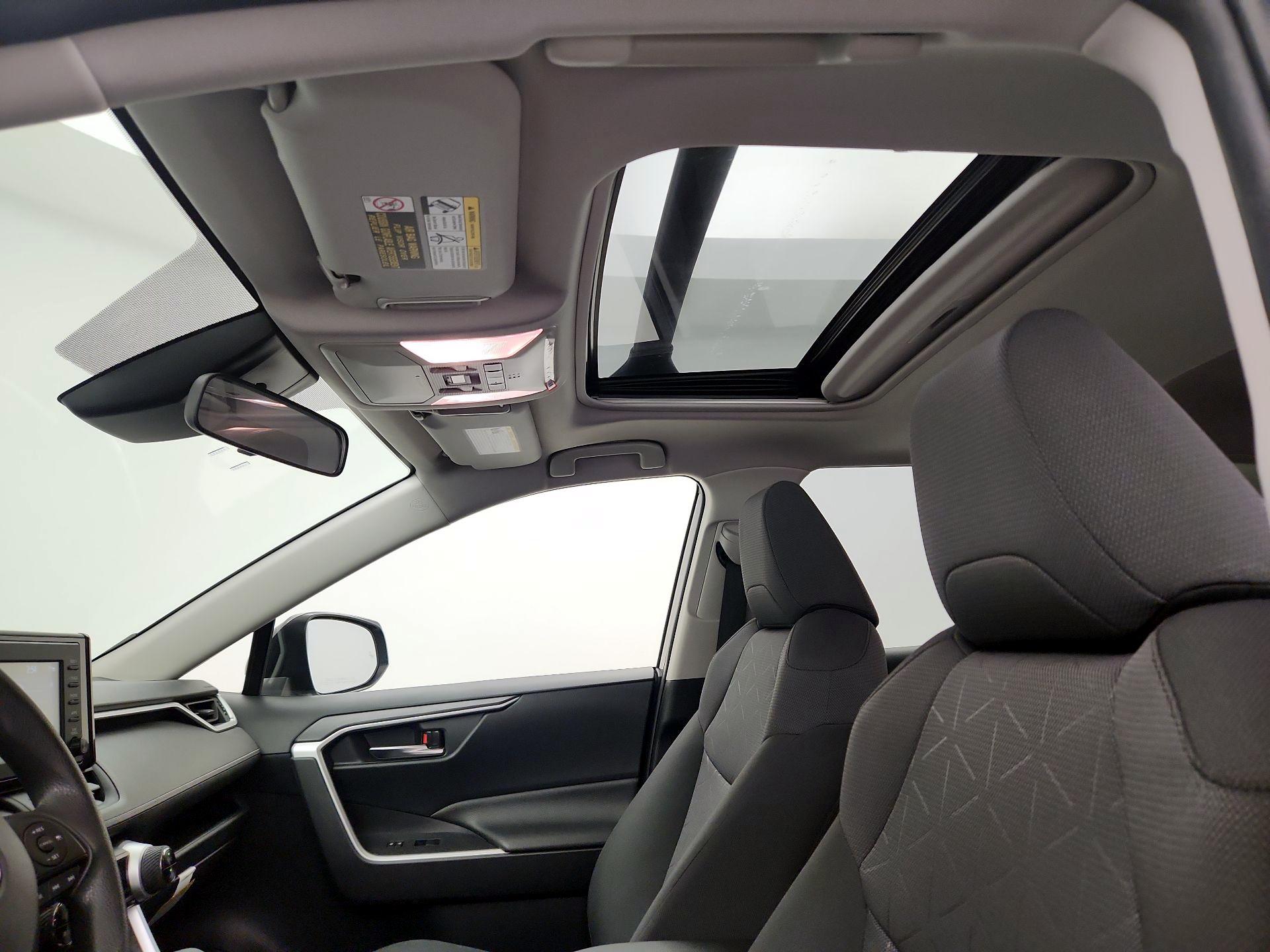 Thumbnail: 2021 Toyota RAV4 - 19