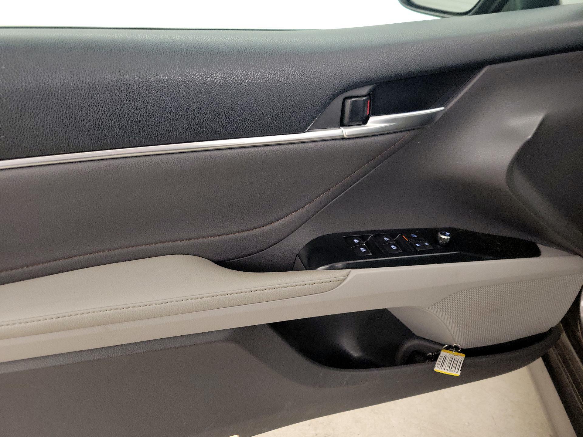 Thumbnail: 2018 Toyota Camry - 12