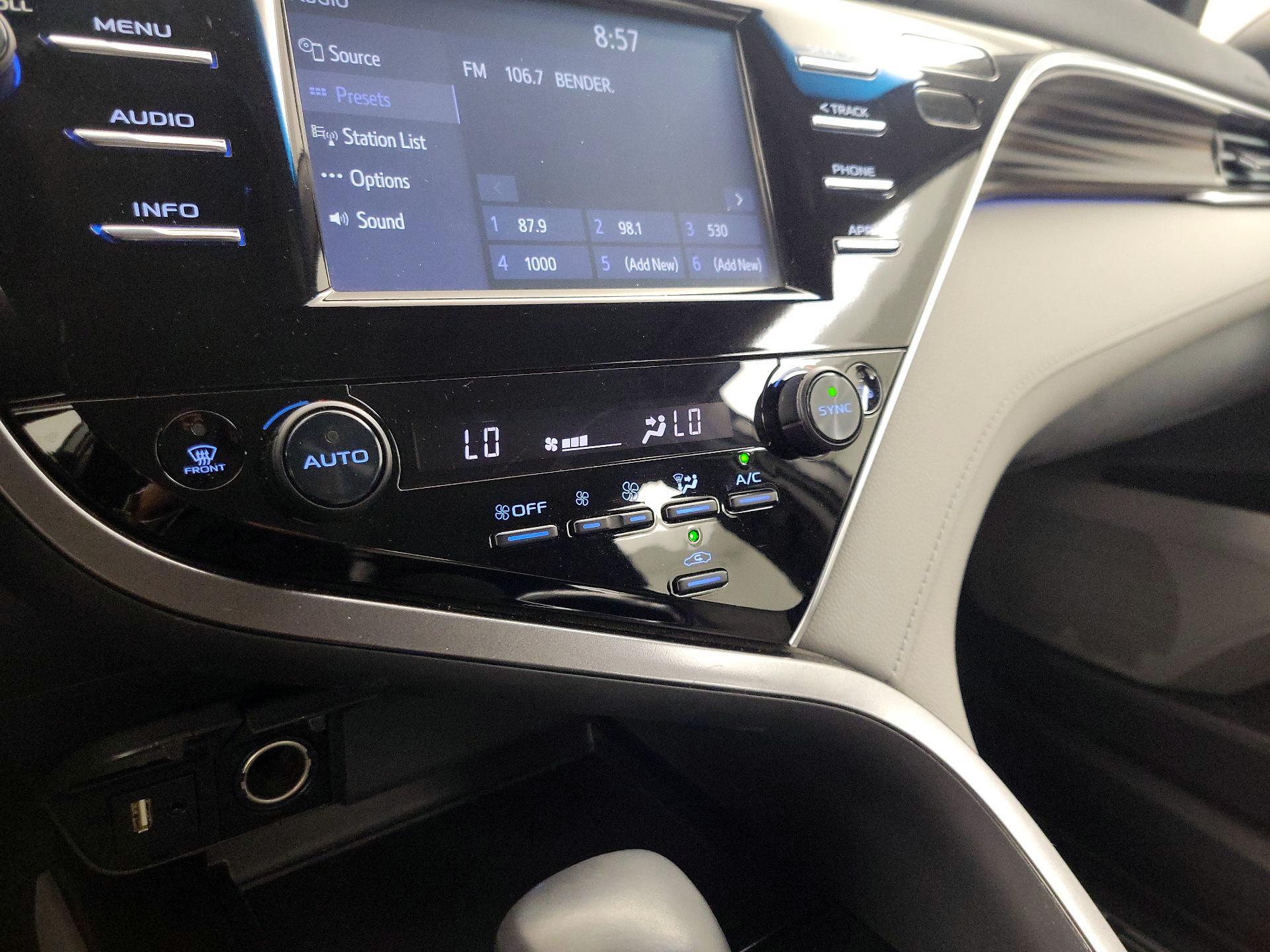 Thumbnail: 2018 Toyota Camry - 16