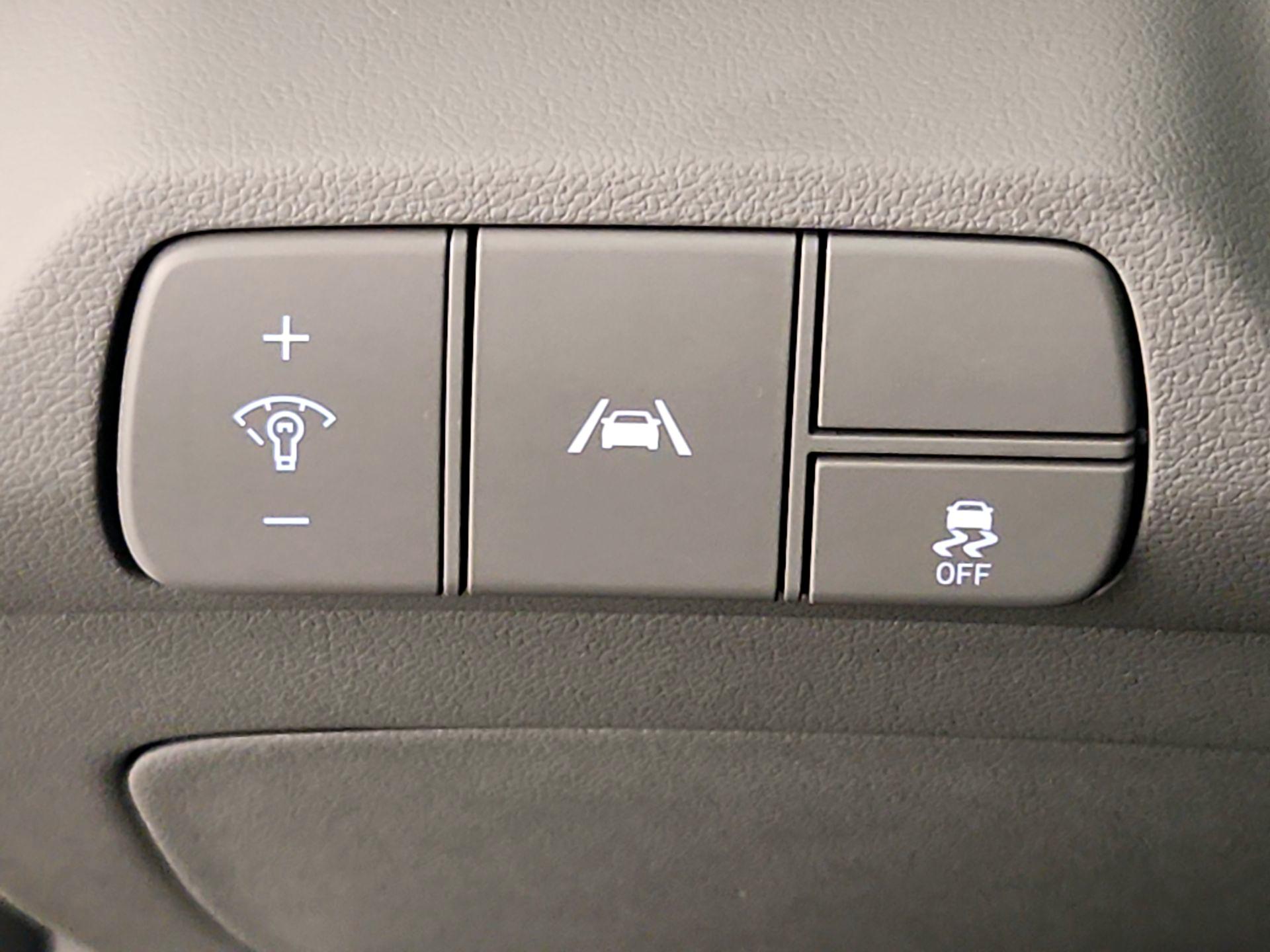 Thumbnail: 2022 Hyundai Elantra - 13