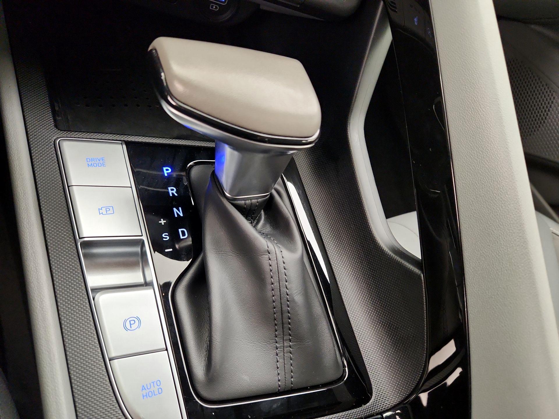 Thumbnail: 2022 Hyundai Elantra - 17