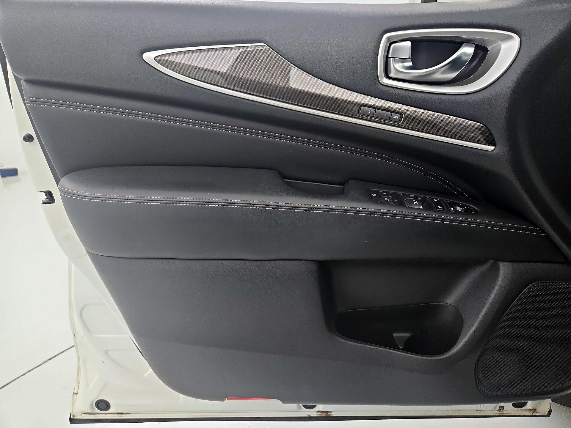 Thumbnail: 2017 INFINITI QX60 - 12